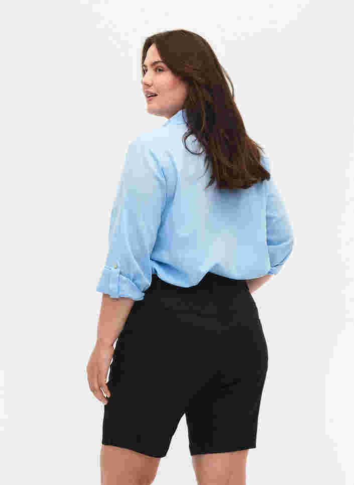 Slim fit Emily shorts med normal talje, Black soild , Model image number 1