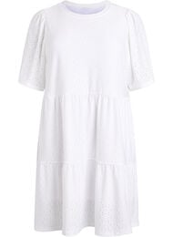 Kort kjole med hulm&oslash;nster og lagdelt sk&oslash;rt, Hvid