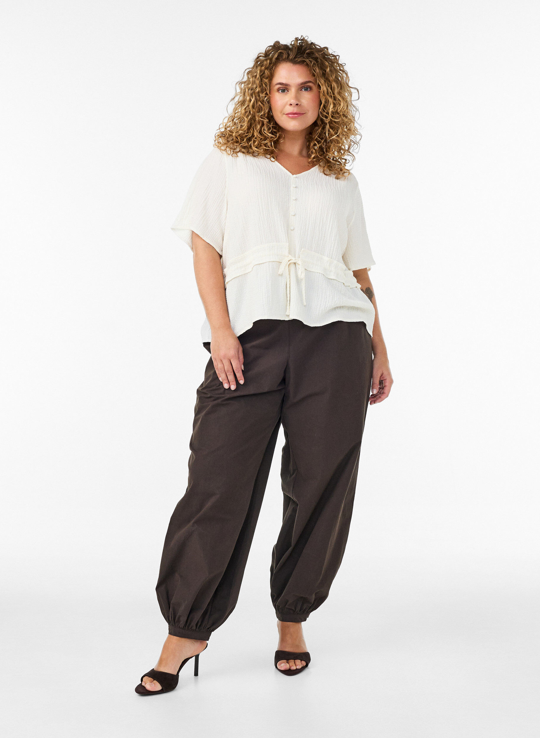 ZizziBluse med struktur og bindeb&aring;nd i taljen, Vanilla, Model image number 1