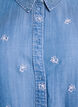 Skjortebluse i lyocell med denimlook og blomsterbroderi, Bl&aring;, Packshot image number 2