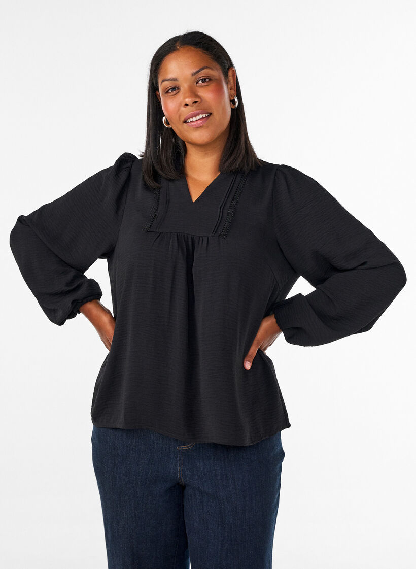 Bluse med V-udsk&aelig;ring og crochetb&aring;nd, Sort, Model image number 0