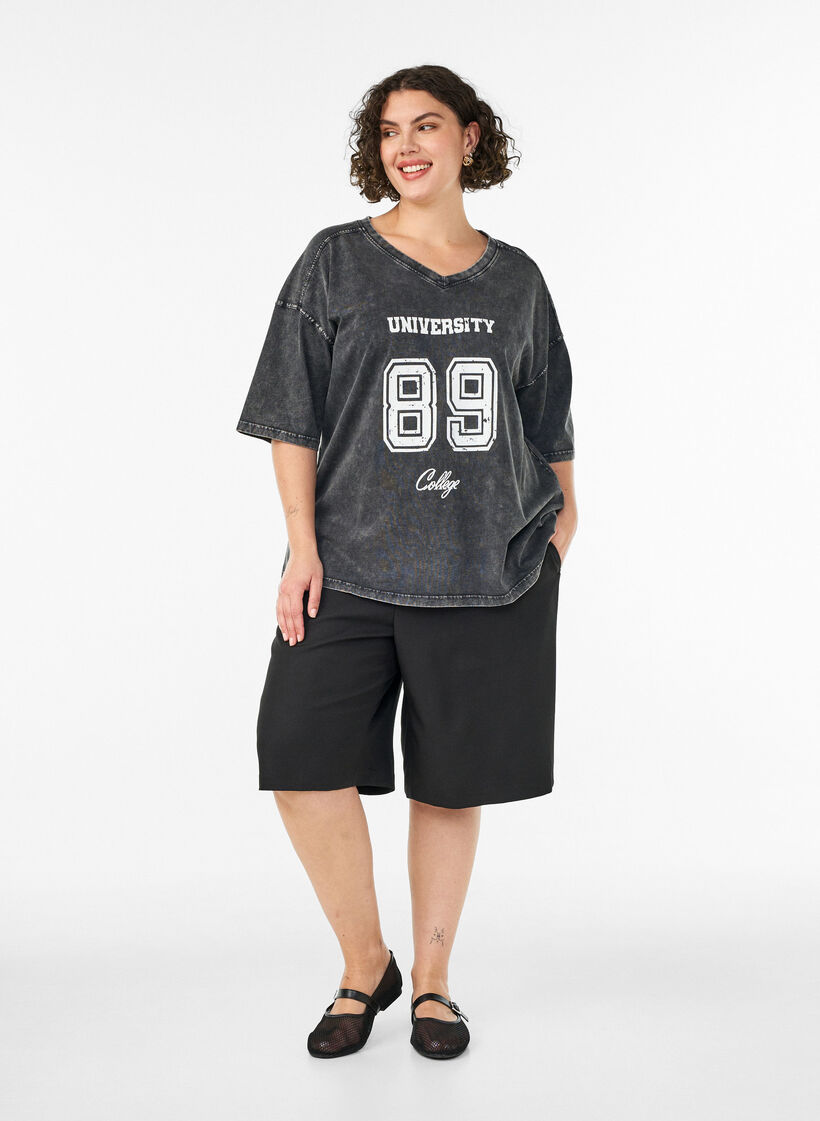 Oversize T-shirt i &oslash;kologisk bomuld med college print, Sort, Model image number 1