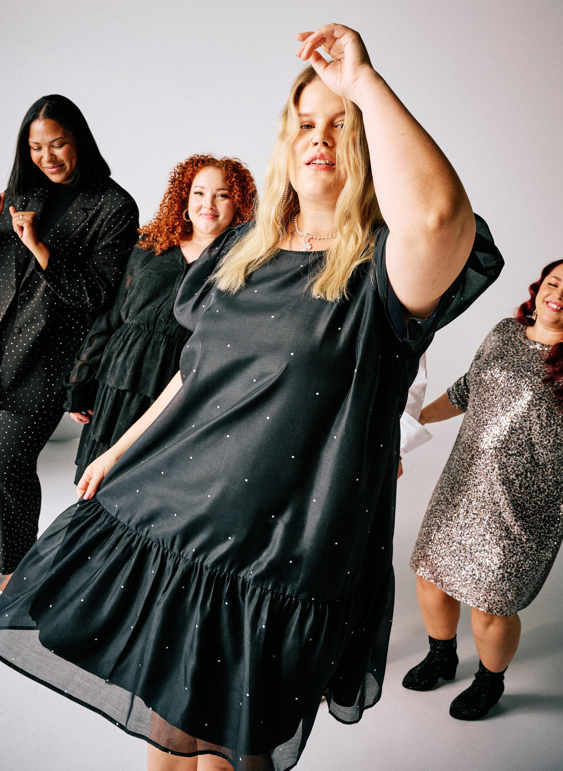 Zizzi Kn&aelig;lang festkjole med transparente &aelig;rmer, Sort, Image image number 0