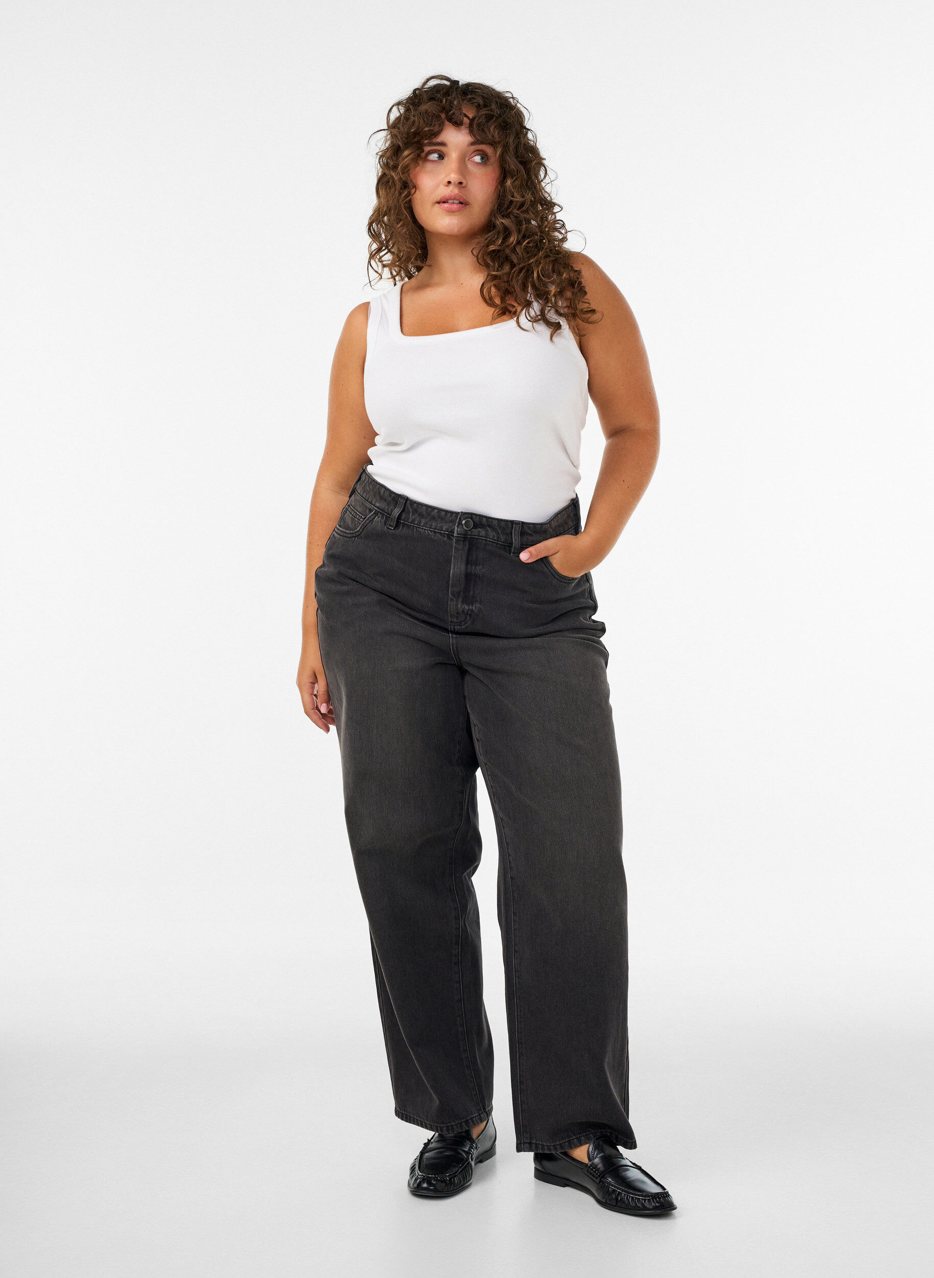 Kiana straight fit jeans med h&oslash;j talje, Sort, Model