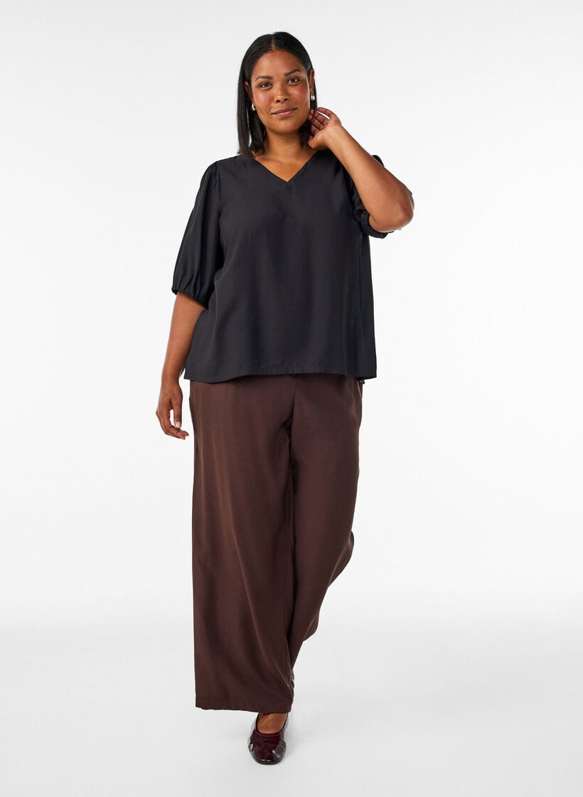 Viskosebluse med V-udsk&aelig;ring, Sort, Model image number 1