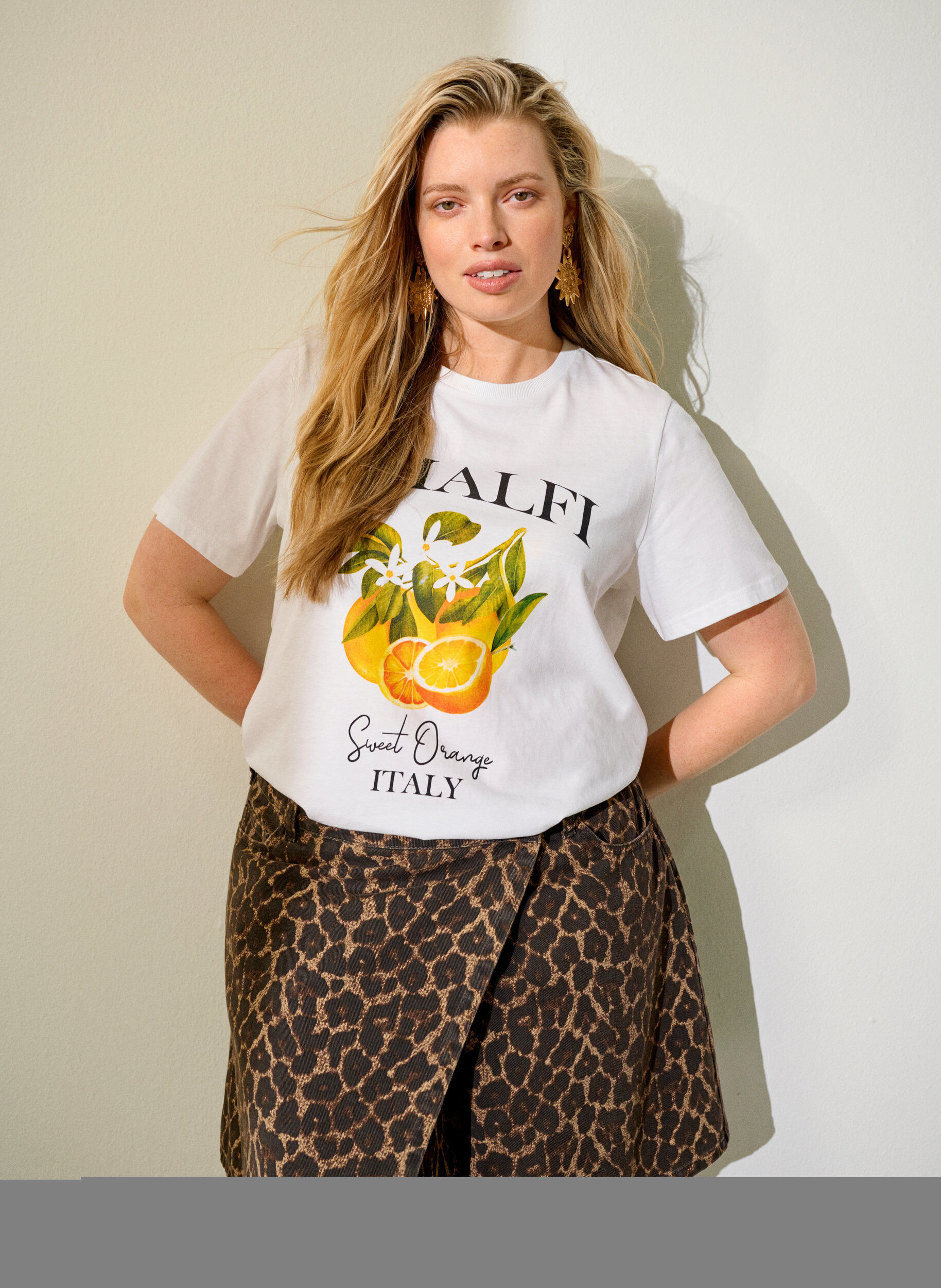 Zizzi Kort denimnederdel med leopardprint og A-snit, Brun, Image image number 0