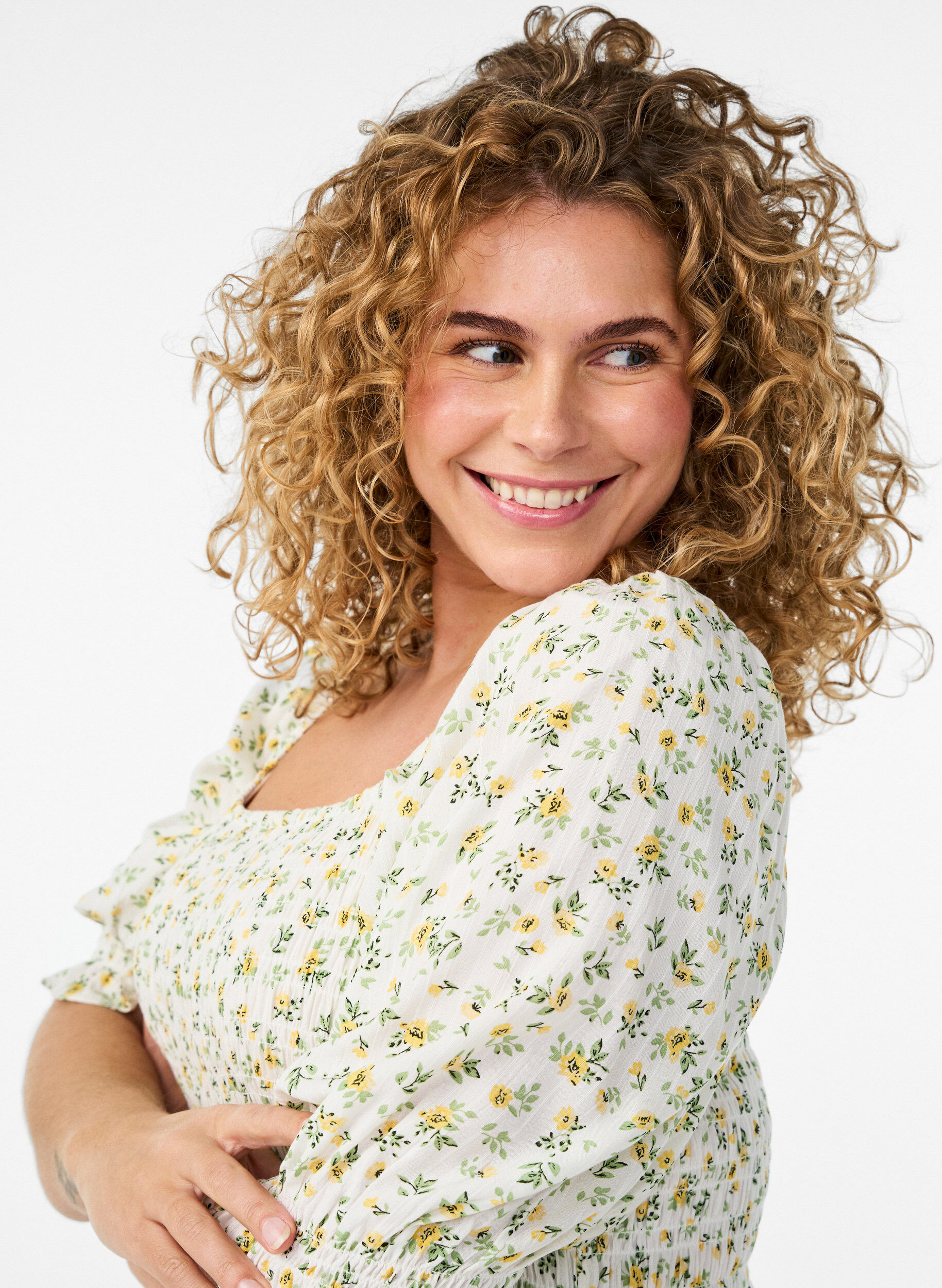 ZizziBlomstret sommerkjole i viskose, Hvid, Model image number 2