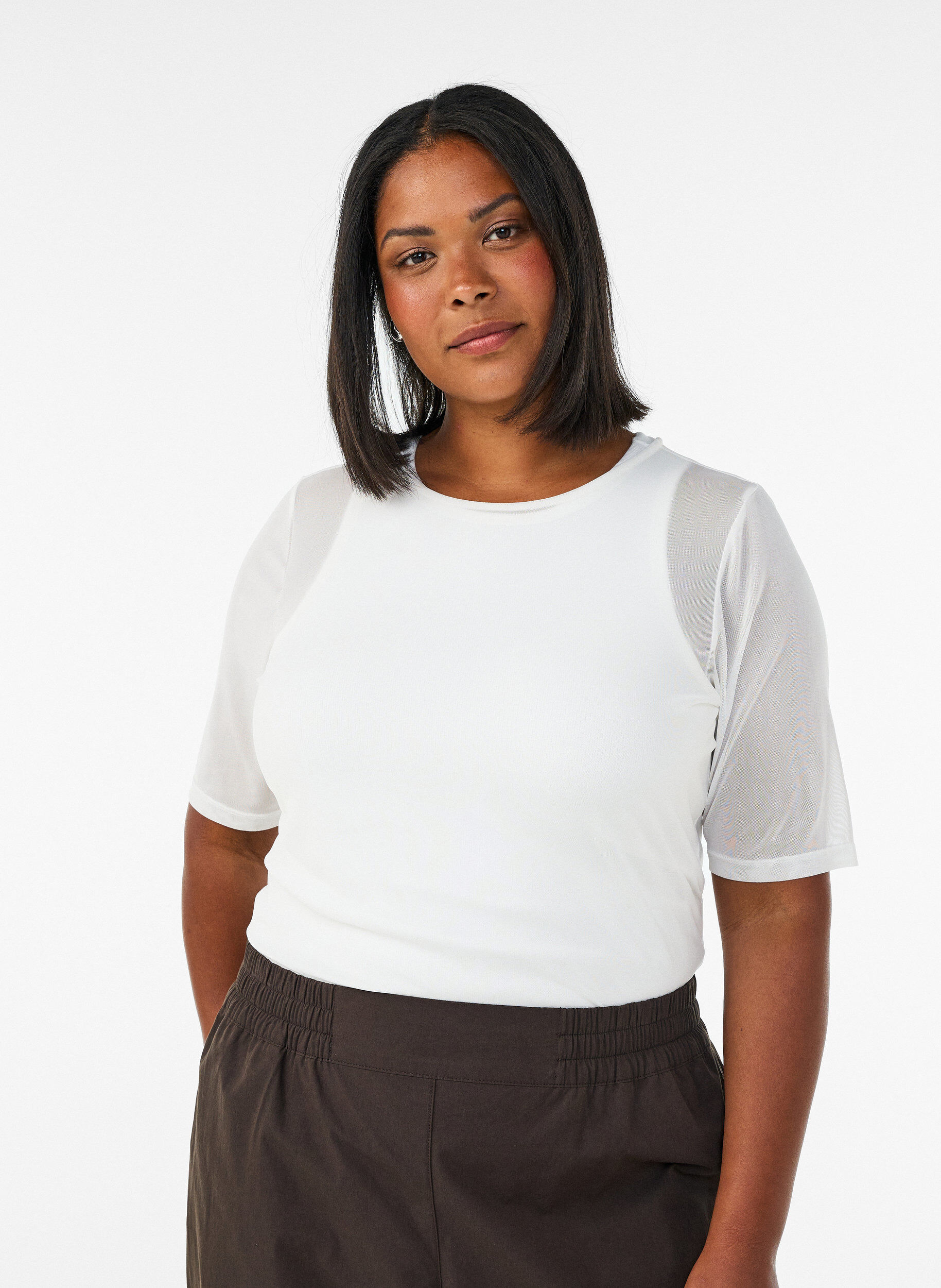 Meshbluse med korte &aelig;rmer og rund hals, Vanilla, Model