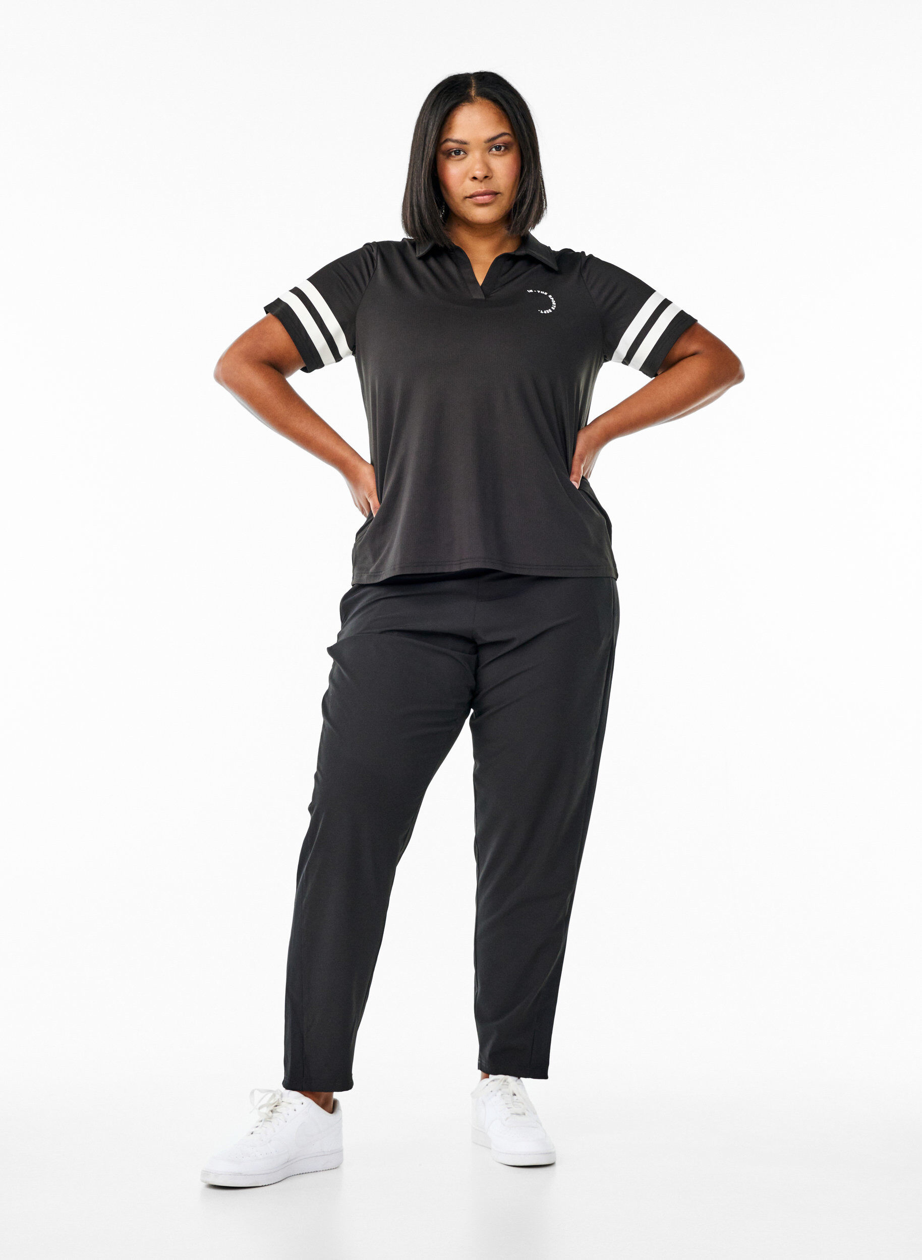 Zizzi Sporty poloshirt med stribedetaljer, Sort, Model image number 1