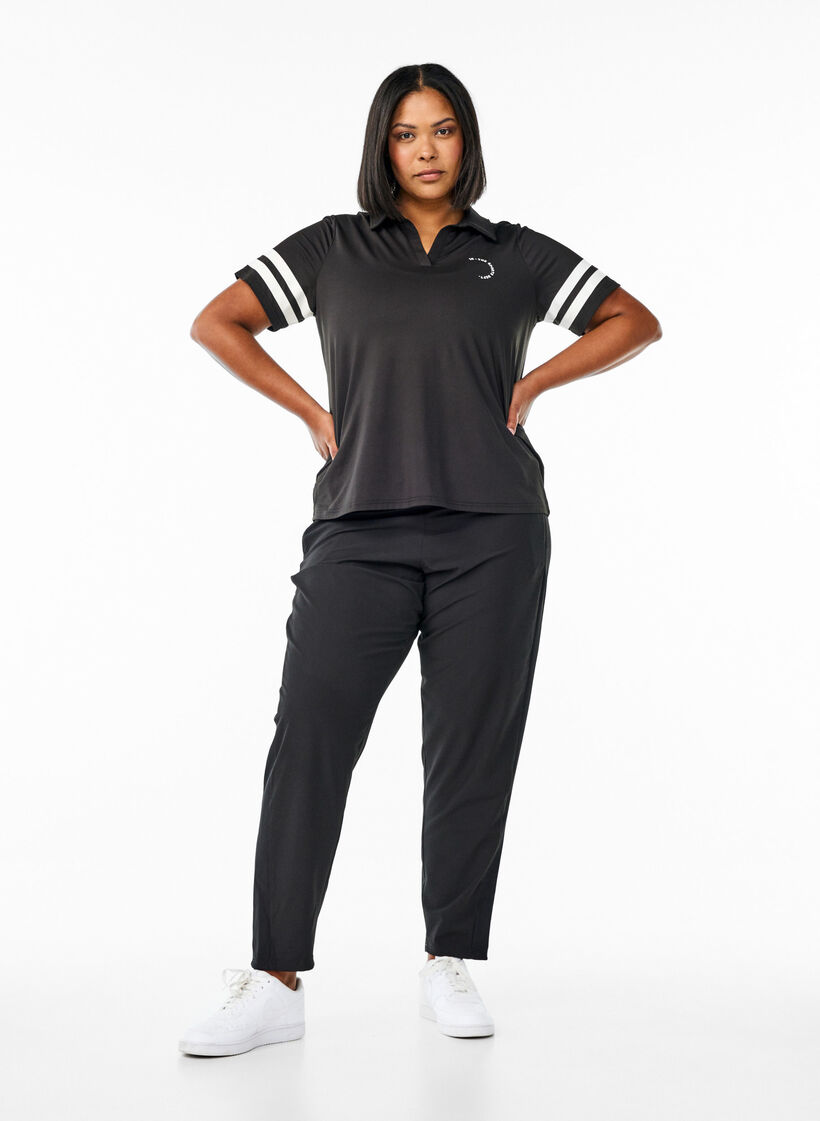 Sporty poloshirt med stribedetaljer, Sort, Model image number 1
