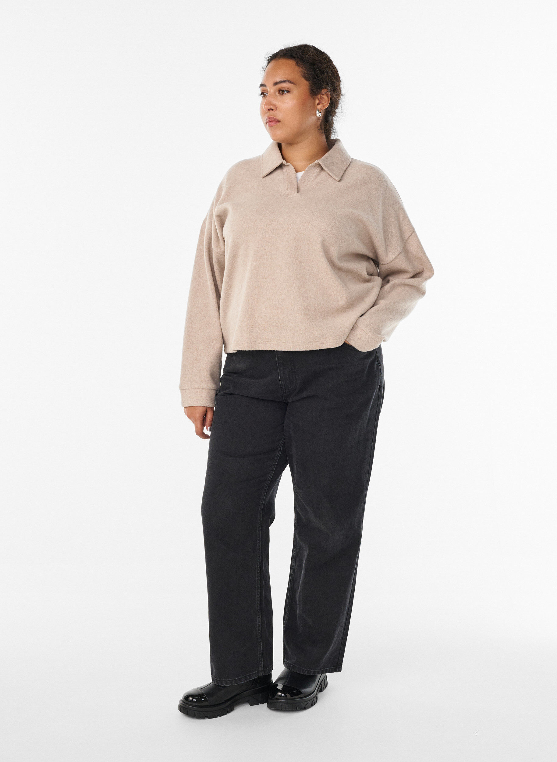 Zizzi Jerseybluse med krave og V-udsk&aelig;ring, Beige, Model image number 1