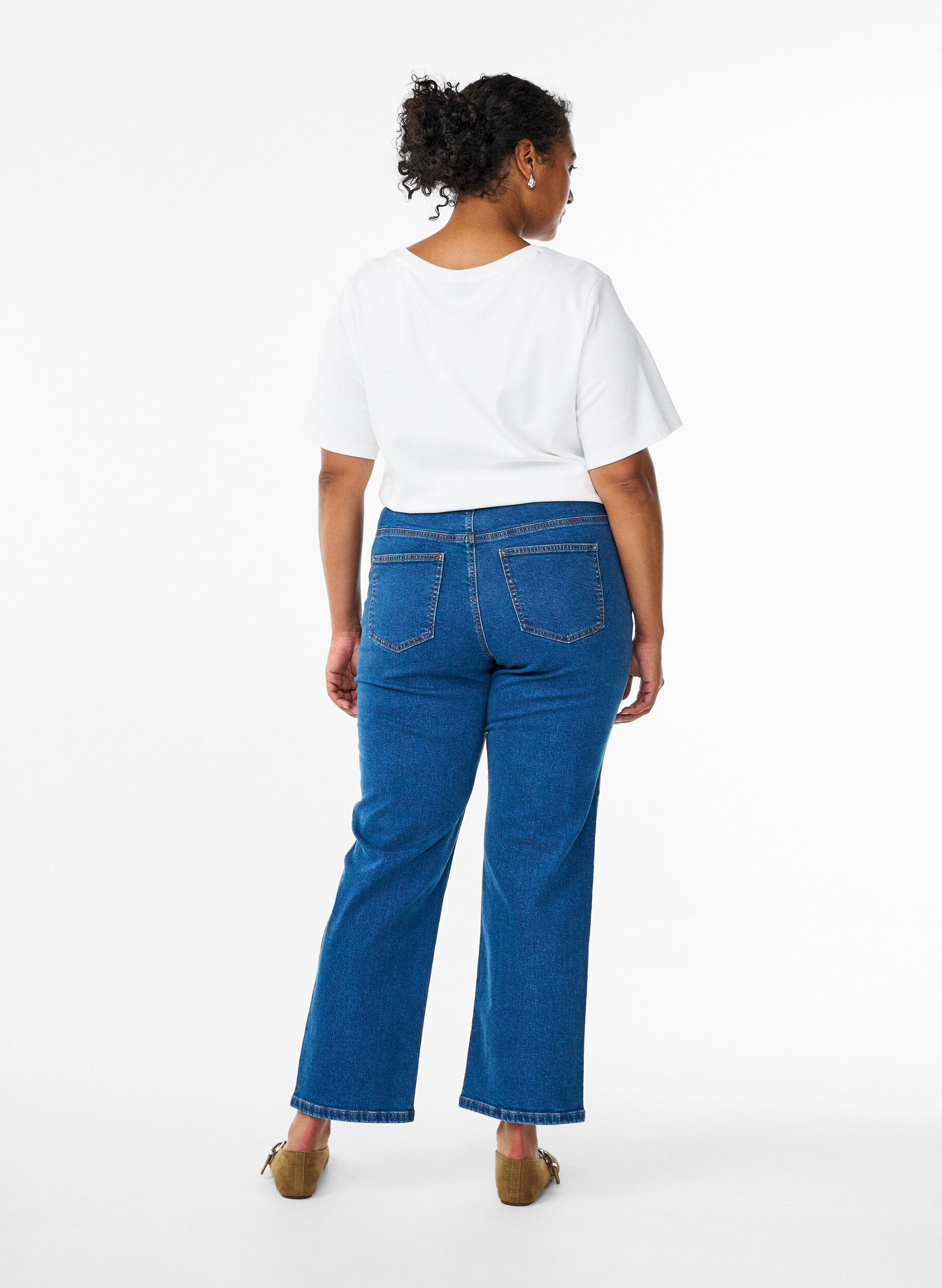Zizzi H&oslash;jtaljede Gemma jeans med regular fit, Bl&aring;, Model image number 1