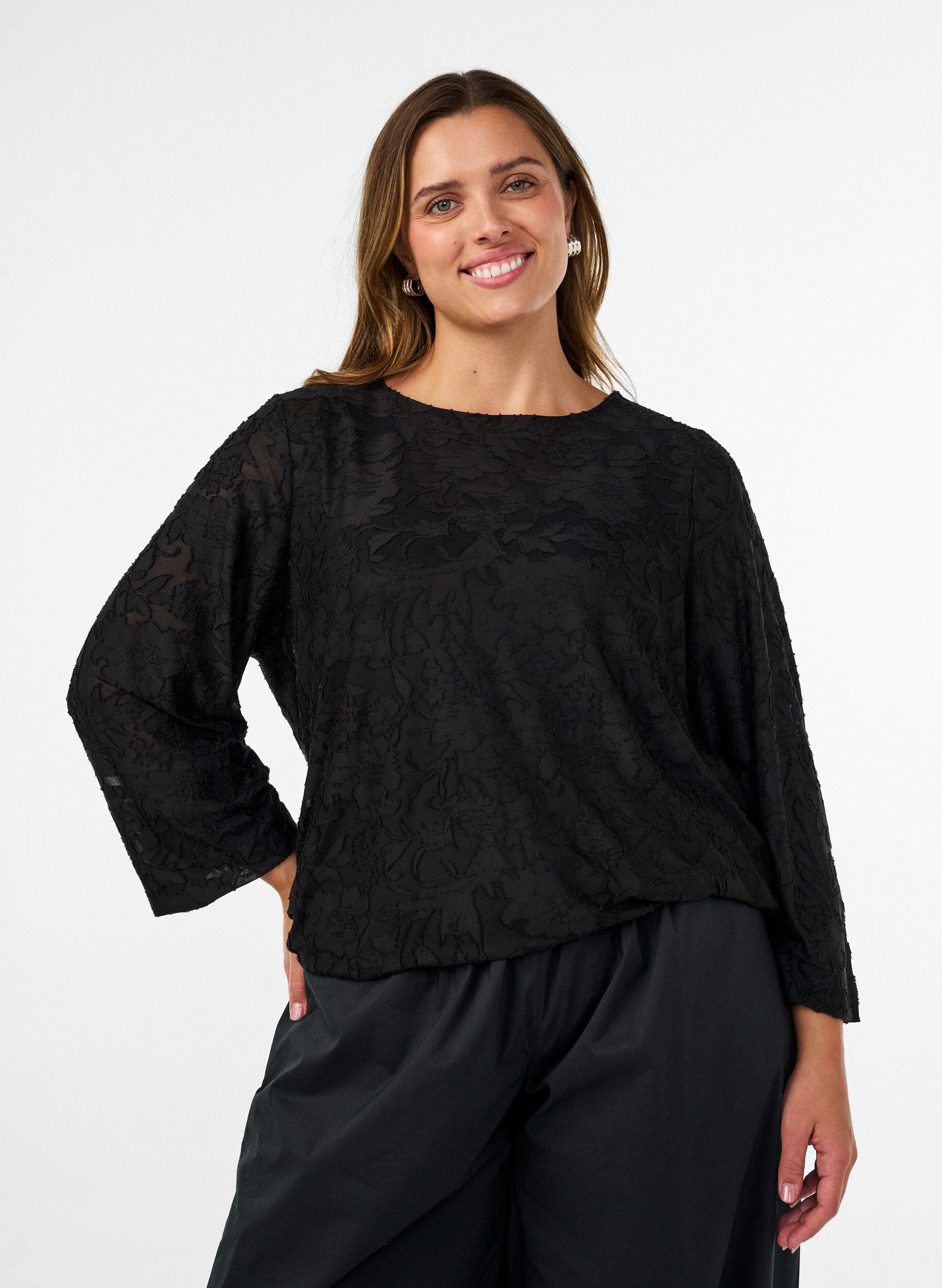 ZizziTransparent bluse med blomsterstruktur og lange &aelig;rmer, Sort, Model image number 0