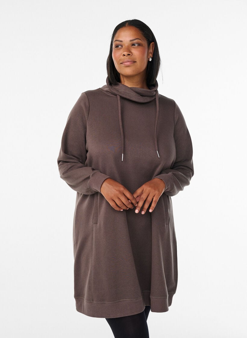 Kort sweatkjole med h&oslash;j krave og lommer, Brun, Model image number 0