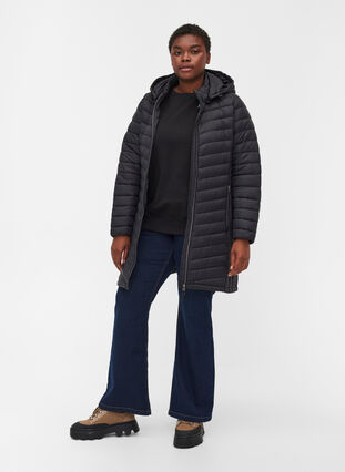 Quiltet letvægts jakke med aftagelig hætte og lommer, Black, Model image number 2