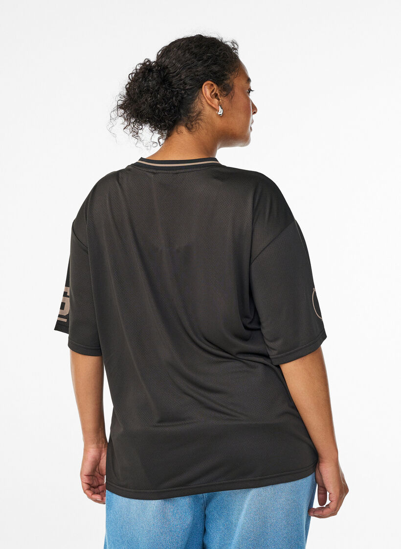 Sporty T-shirt med V-udskæring og racingprint, Sort, Model image number 2