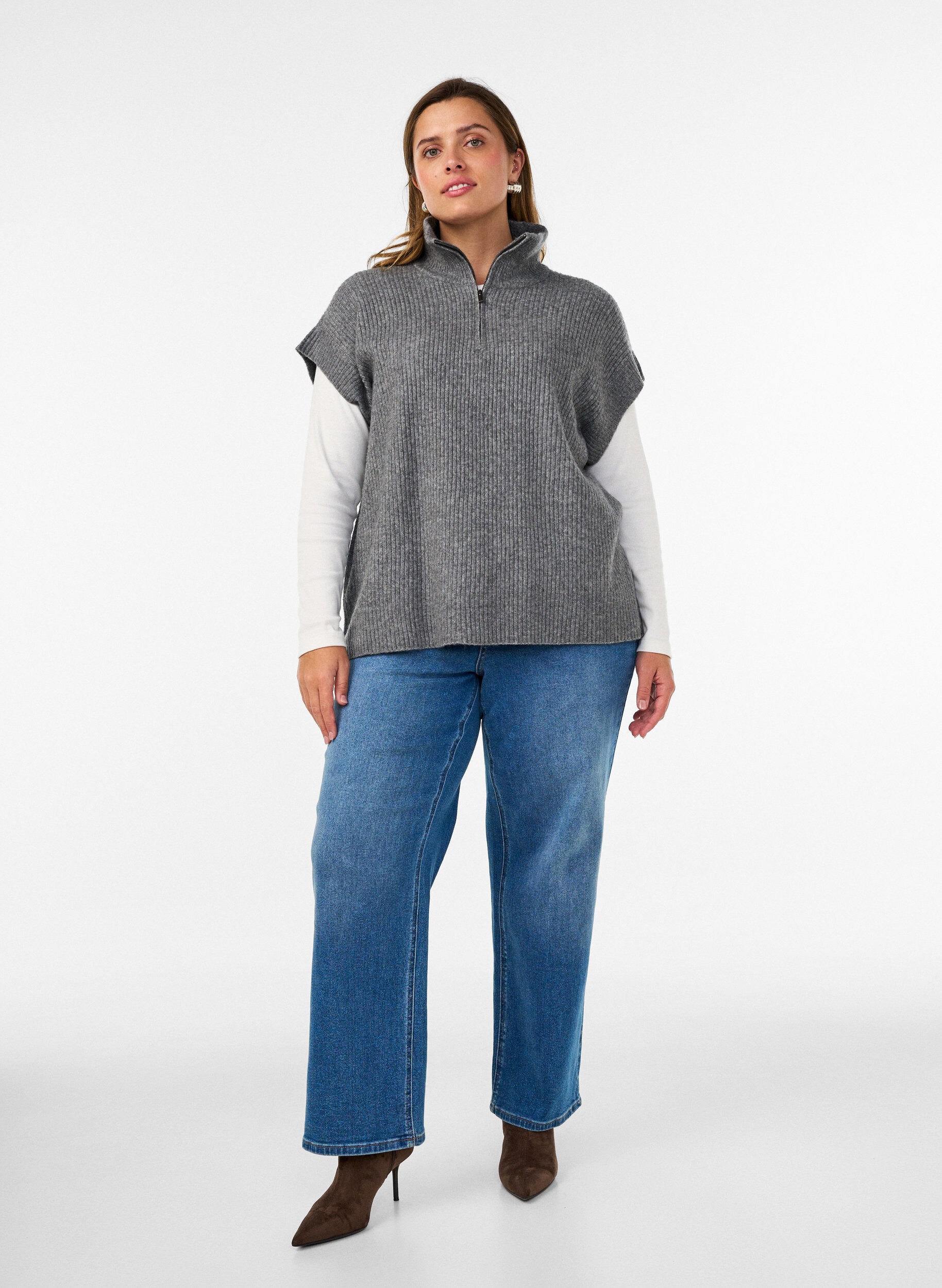 ZizziStrikvest med h&oslash;j krave og kort lynl&aring;s, Gr&aring;, Model image number 1