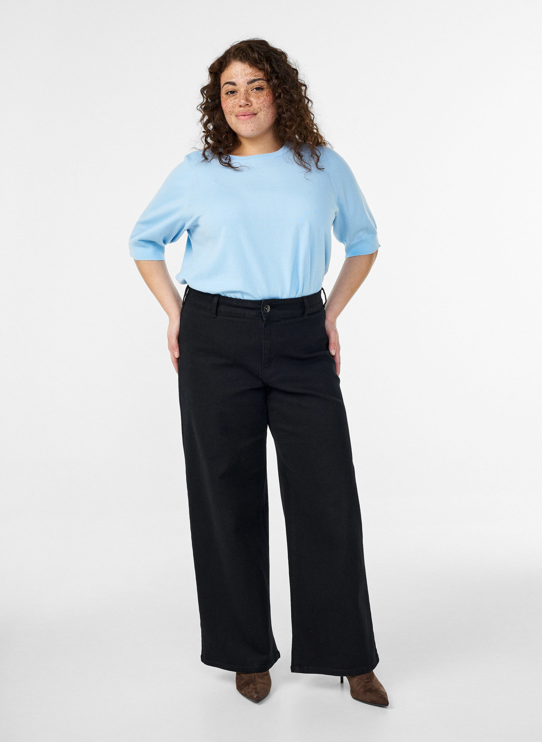 ZizziFinstrikket bluse med korte &aelig;rmer, Bl&aring;, Model image number 1