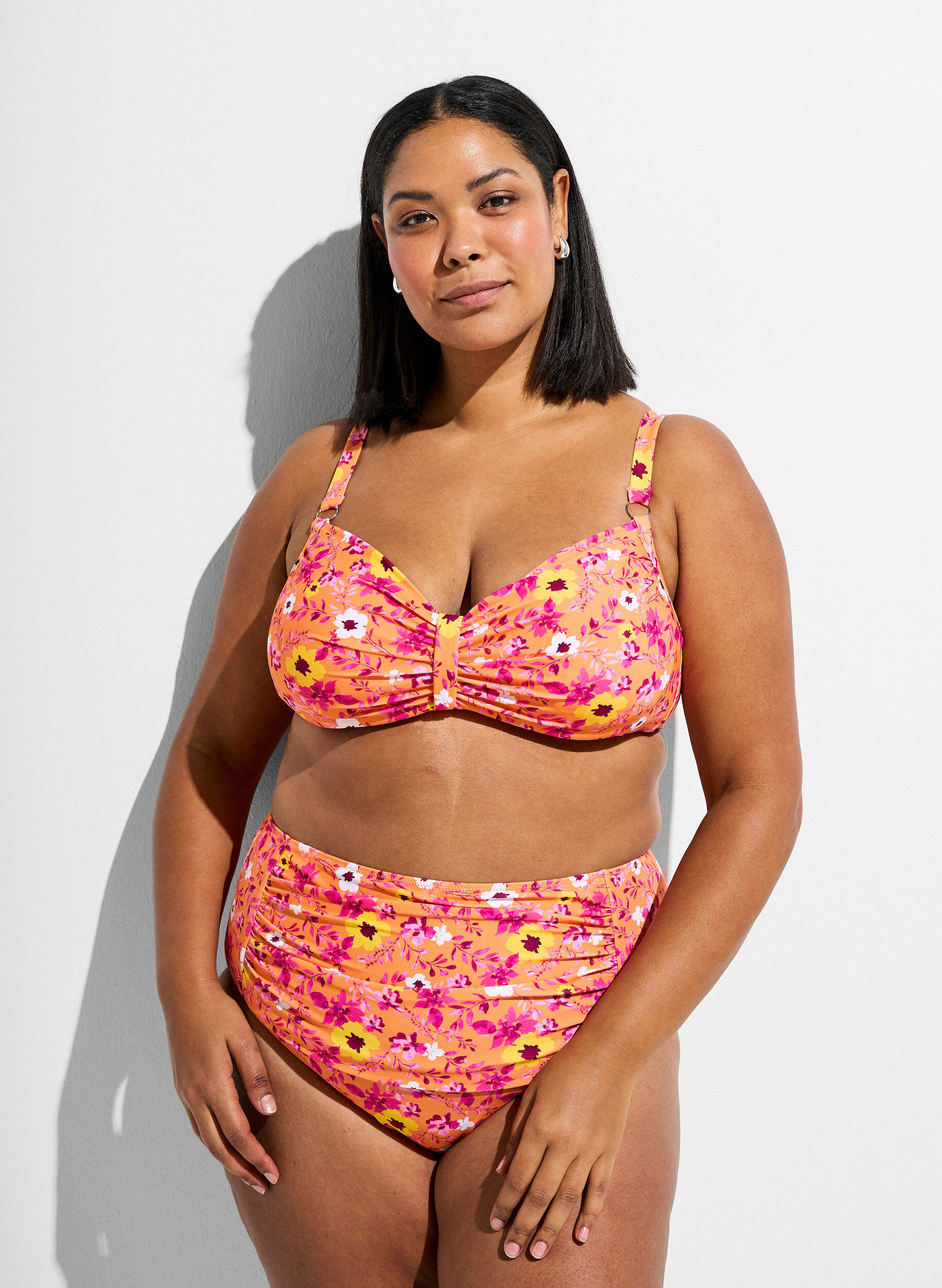 H&oslash;jtaljet bikinitrusse med m&oslash;nster, Orange, Model