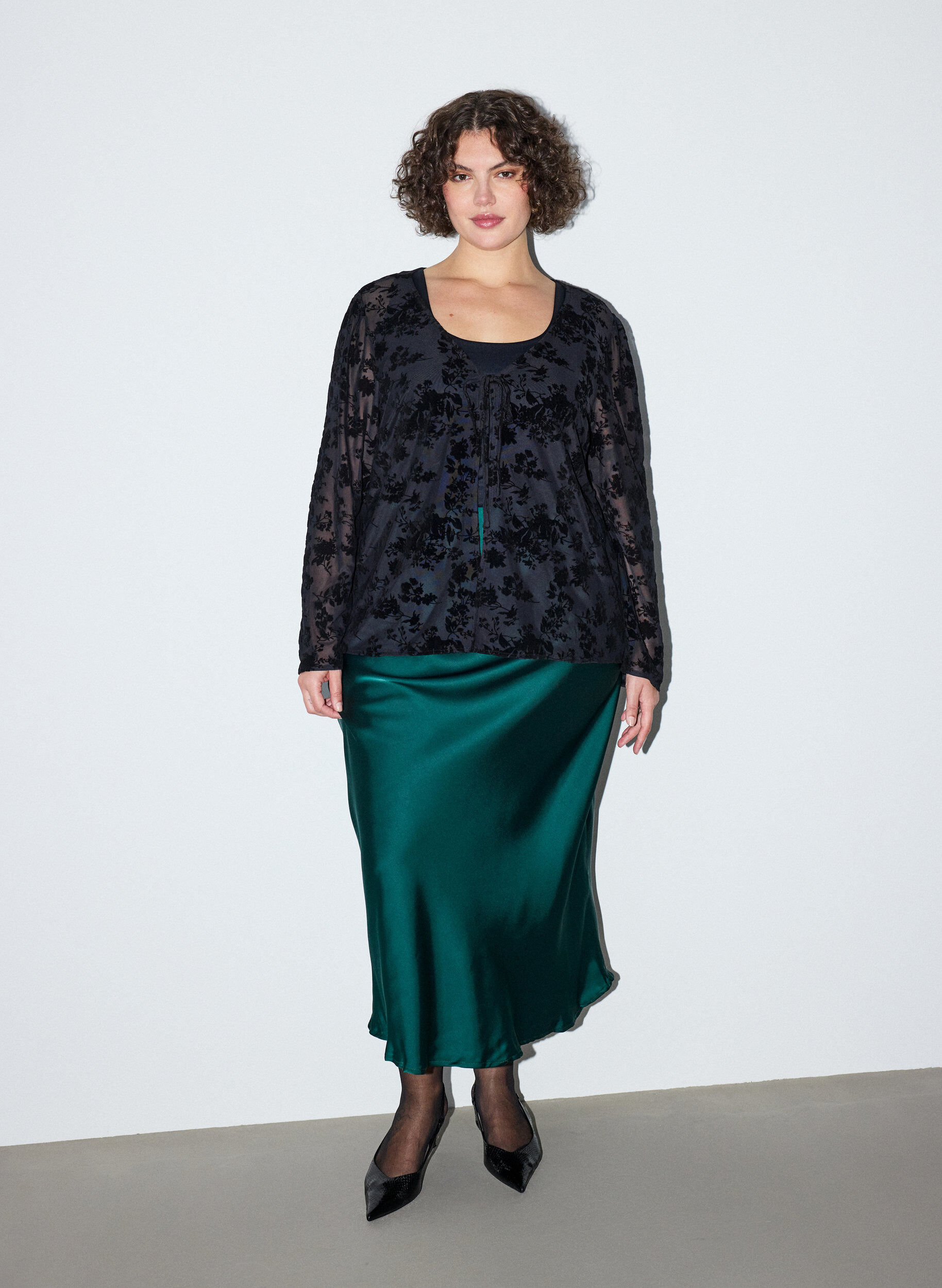 Satin midi-nederdel, Gr&oslash;n, Model