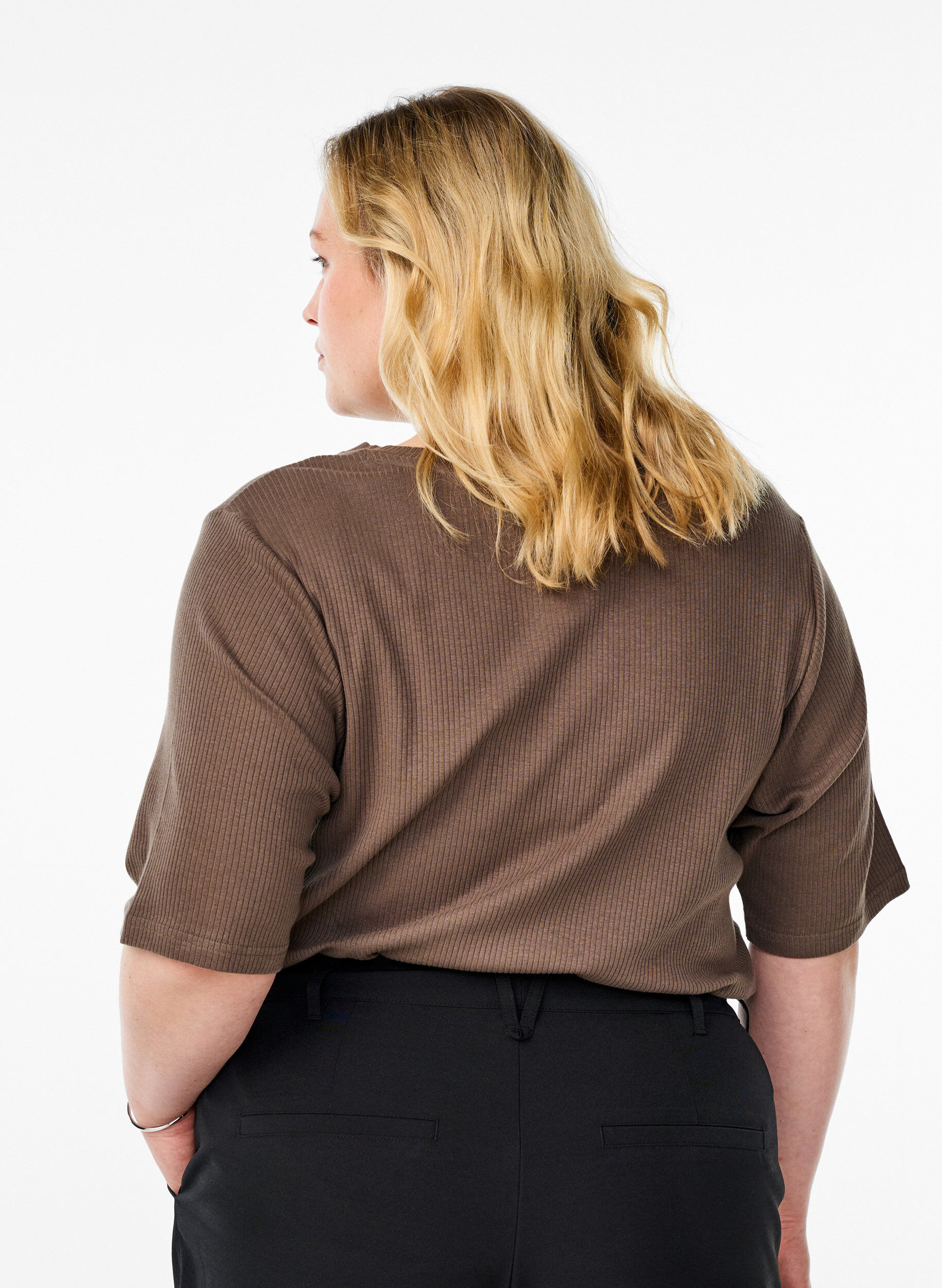 ZizziRibbet jerseybluse med korte &aelig;rmer, Brun, Model image number 2