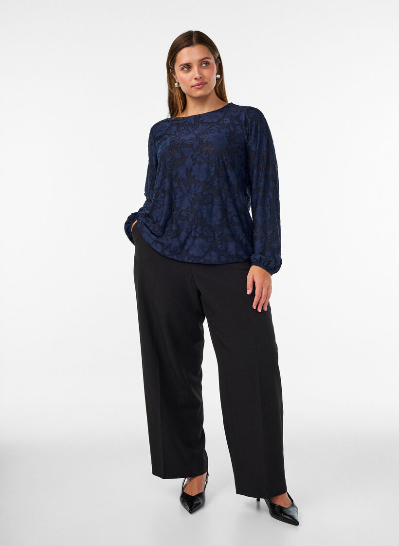 Transparent bluse med blomsterstruktur og lange &aelig;rmer, Bl&aring;, Model image number 1