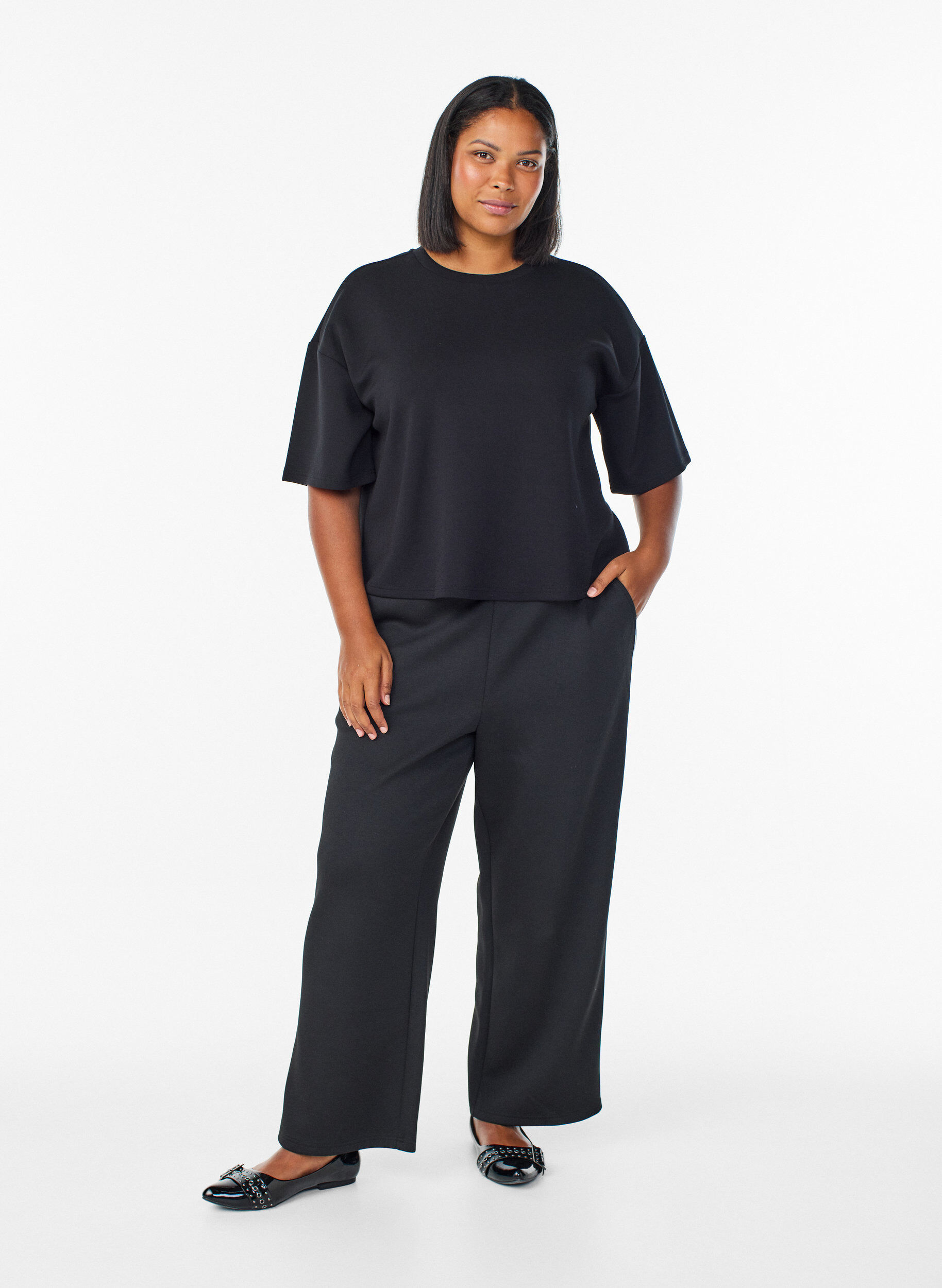 Zizzi Kort loose fit t-shirt i modalblanding, Sort, Model image number 1