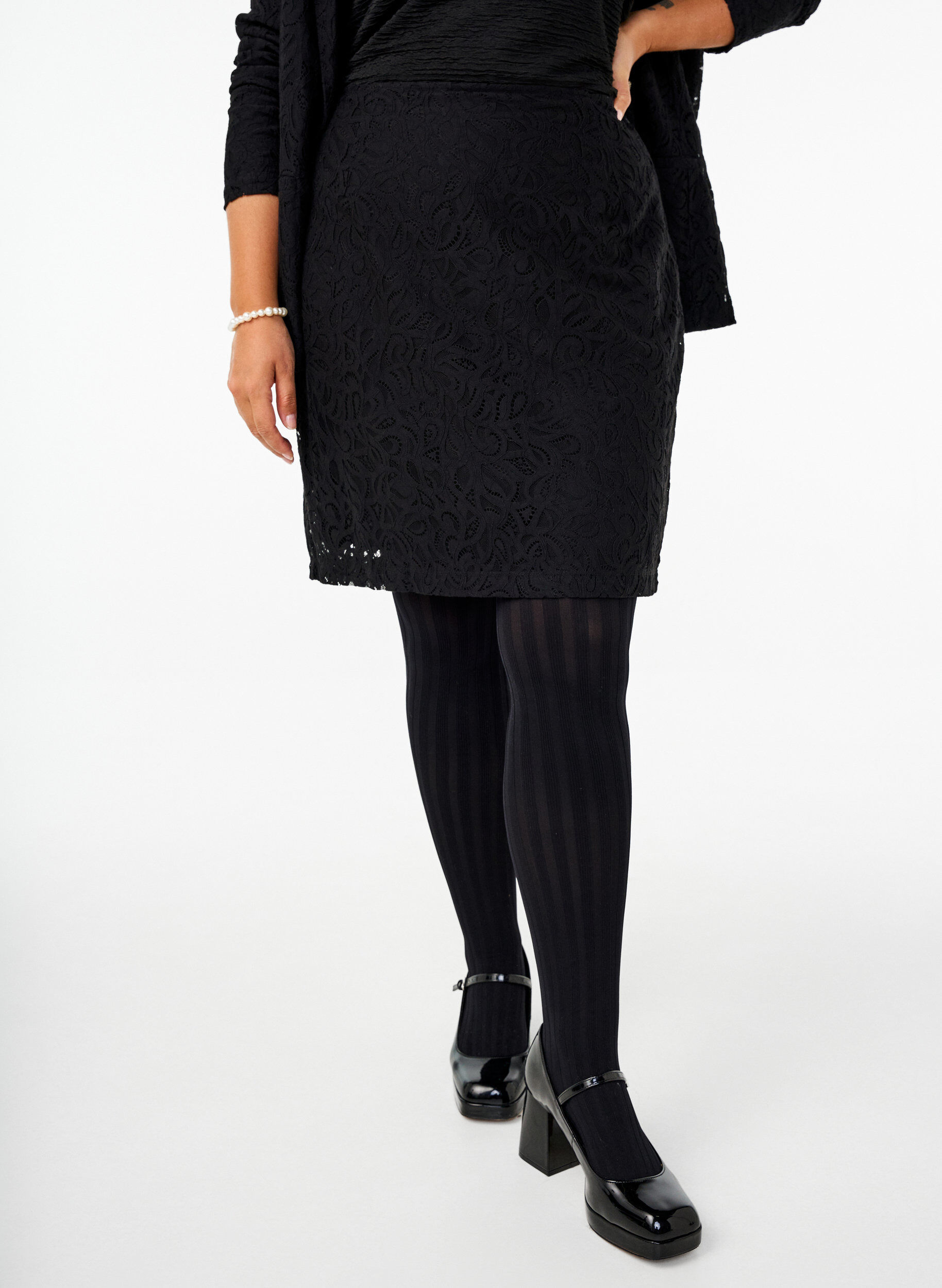 Zizzi Kort blonde nederdel, Black, Model image number 0