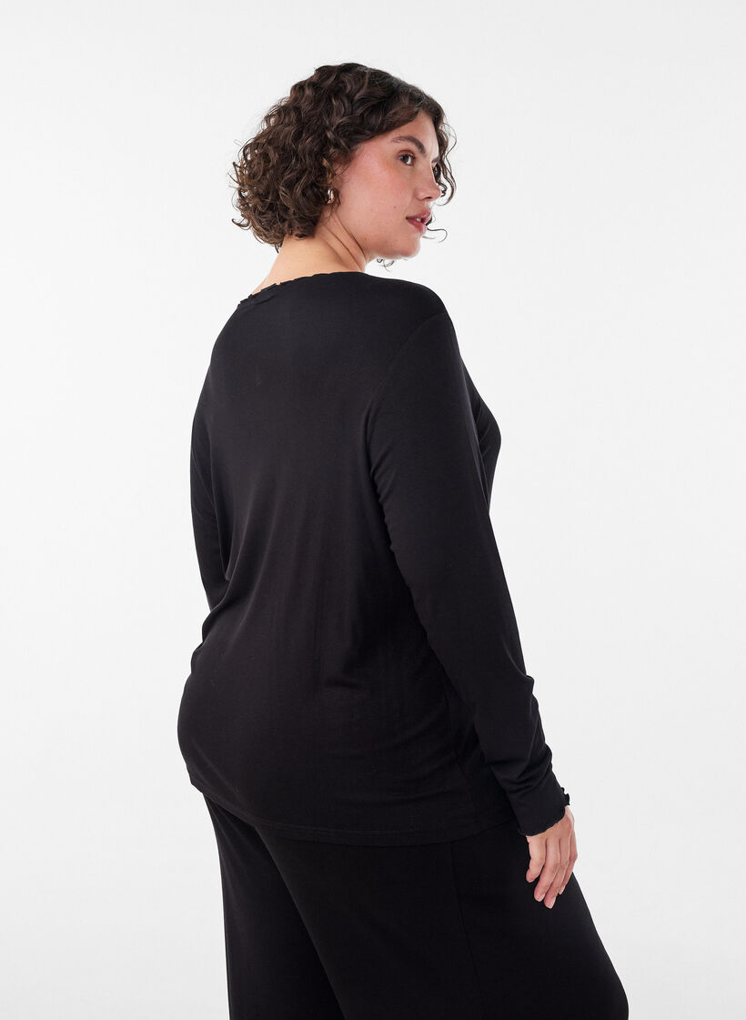 Natbluse i viskose med lange &aelig;rmer, Sort, Model image number 2
