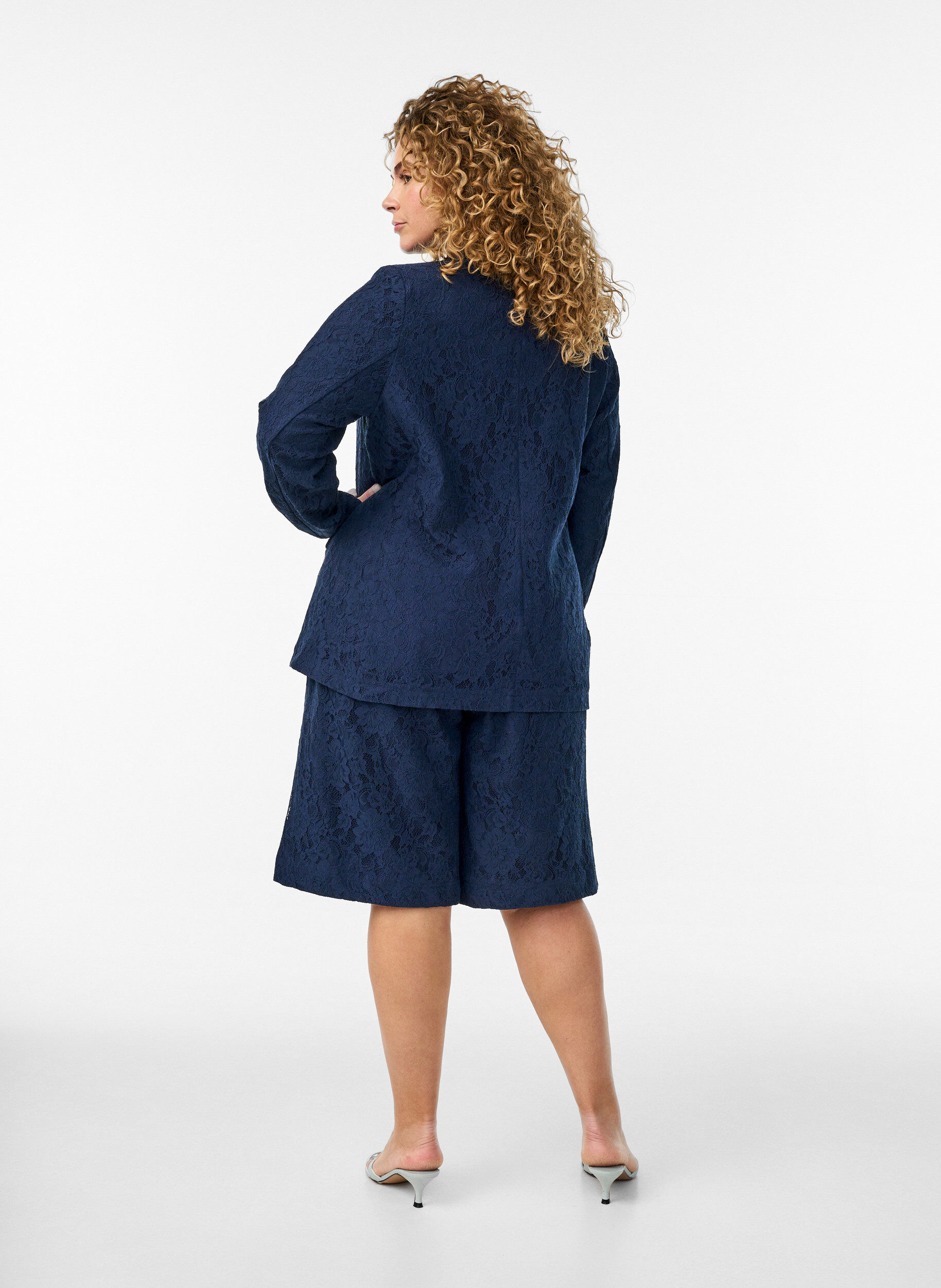 Zizzi Bermudashorts i blonde med h&oslash;j talje, Bl&aring;, Model image number 2