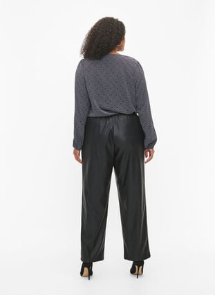 Bukser i imiteret læder med lommer, Black, Model image number 1