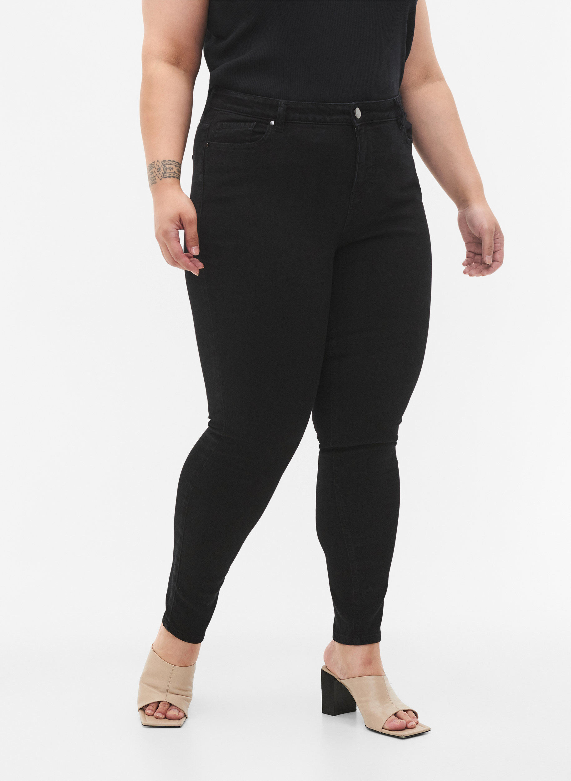 Zizzi H&oslash;jtaljede Amy jeans med super slim fit, Black, Model image number 2