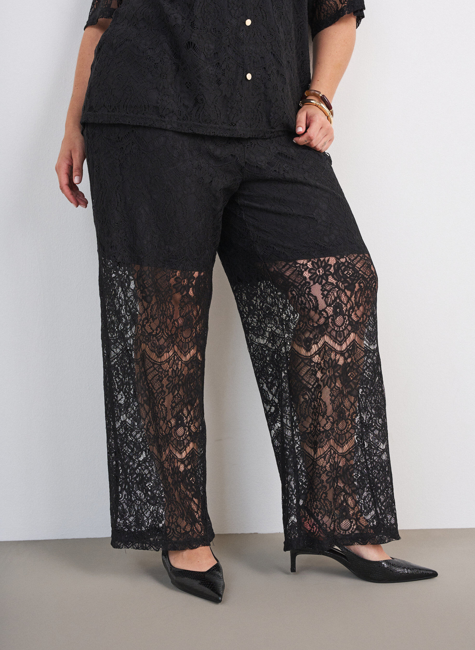ZizziBlondebluse med dekorative knapper, Sort, Model image number 3