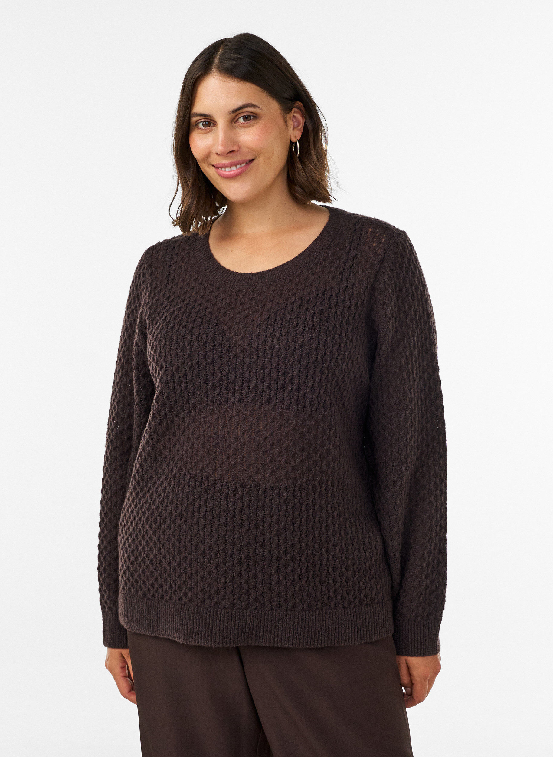 Strikbluse med struktureret hulm&oslash;nster, Brun, Model