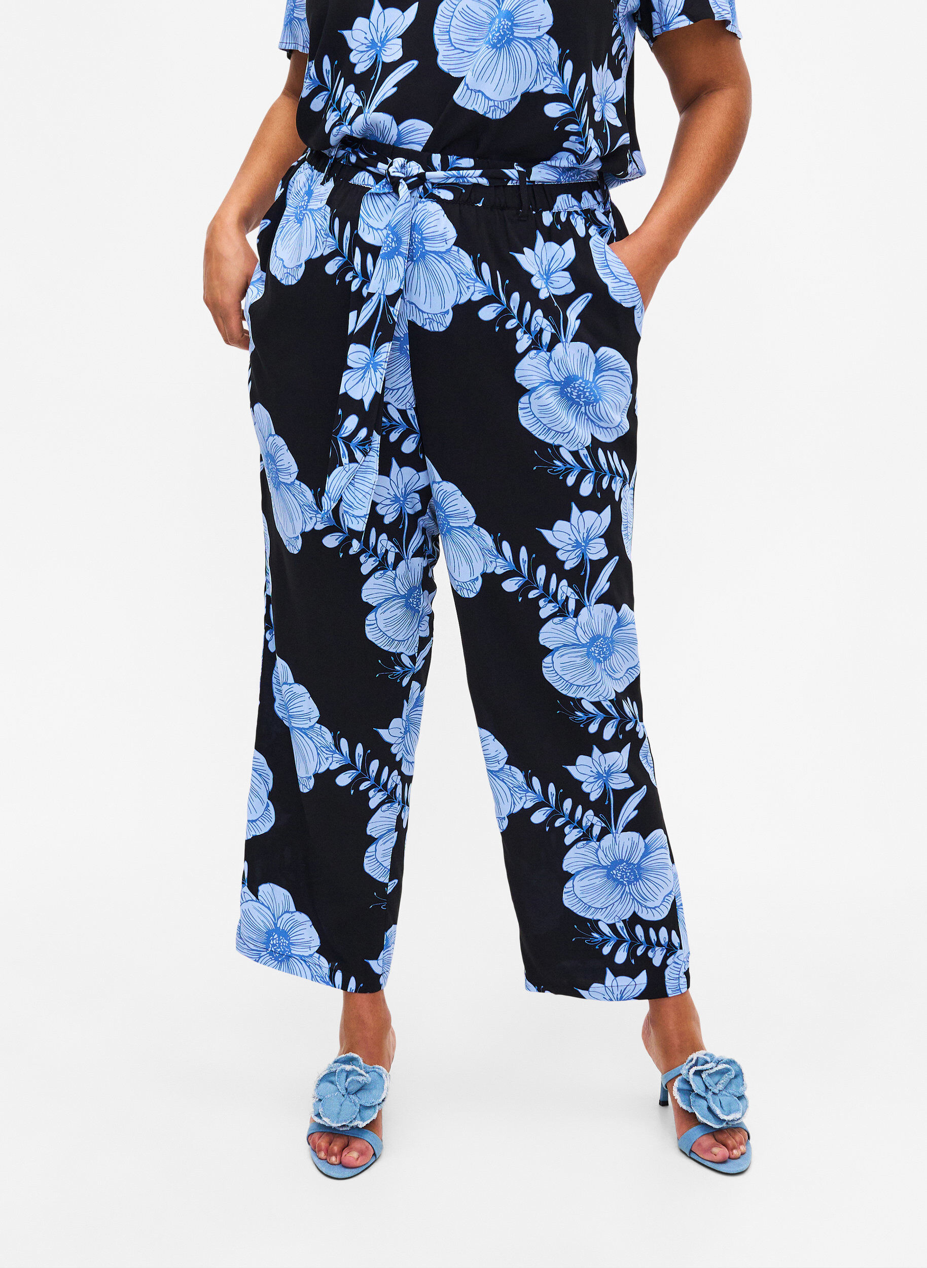 Zizzi FLASH - Bukser i viskose med h&oslash;j talje, Sort, Model image number 2