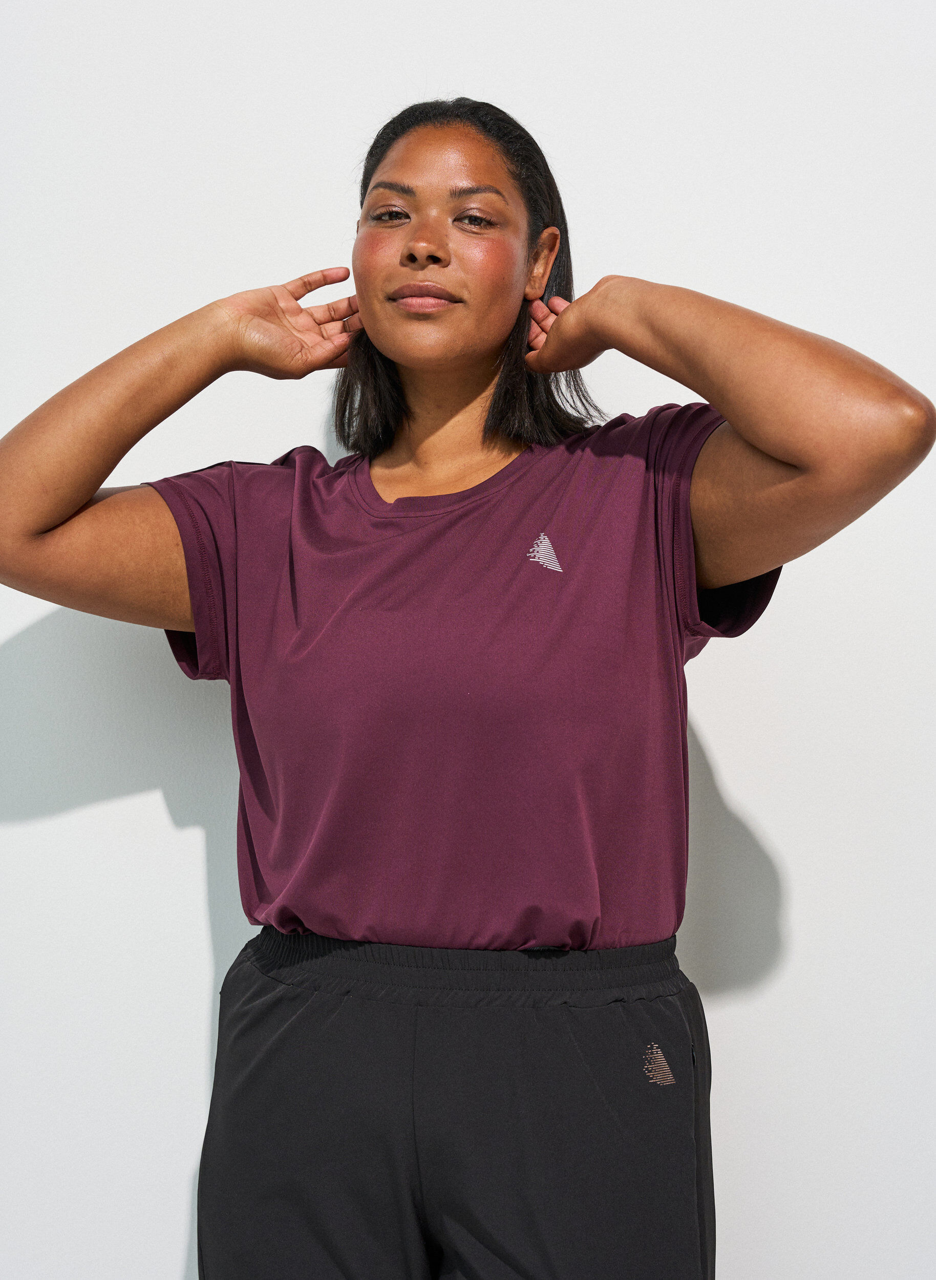 ZizziEnsfarvet tr&aelig;nings t-shirt, R&oslash;d, Model image number 3