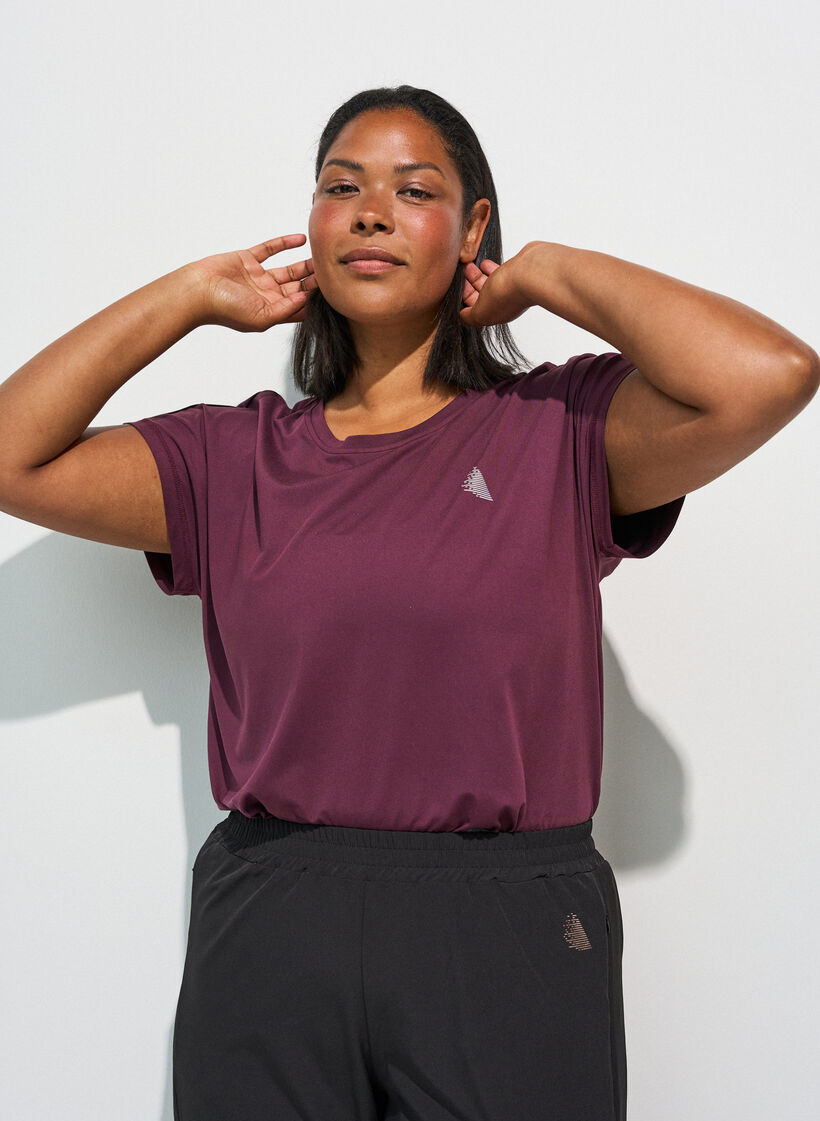 Ensfarvet tr&aelig;nings t-shirt, R&oslash;d, Model image number 3