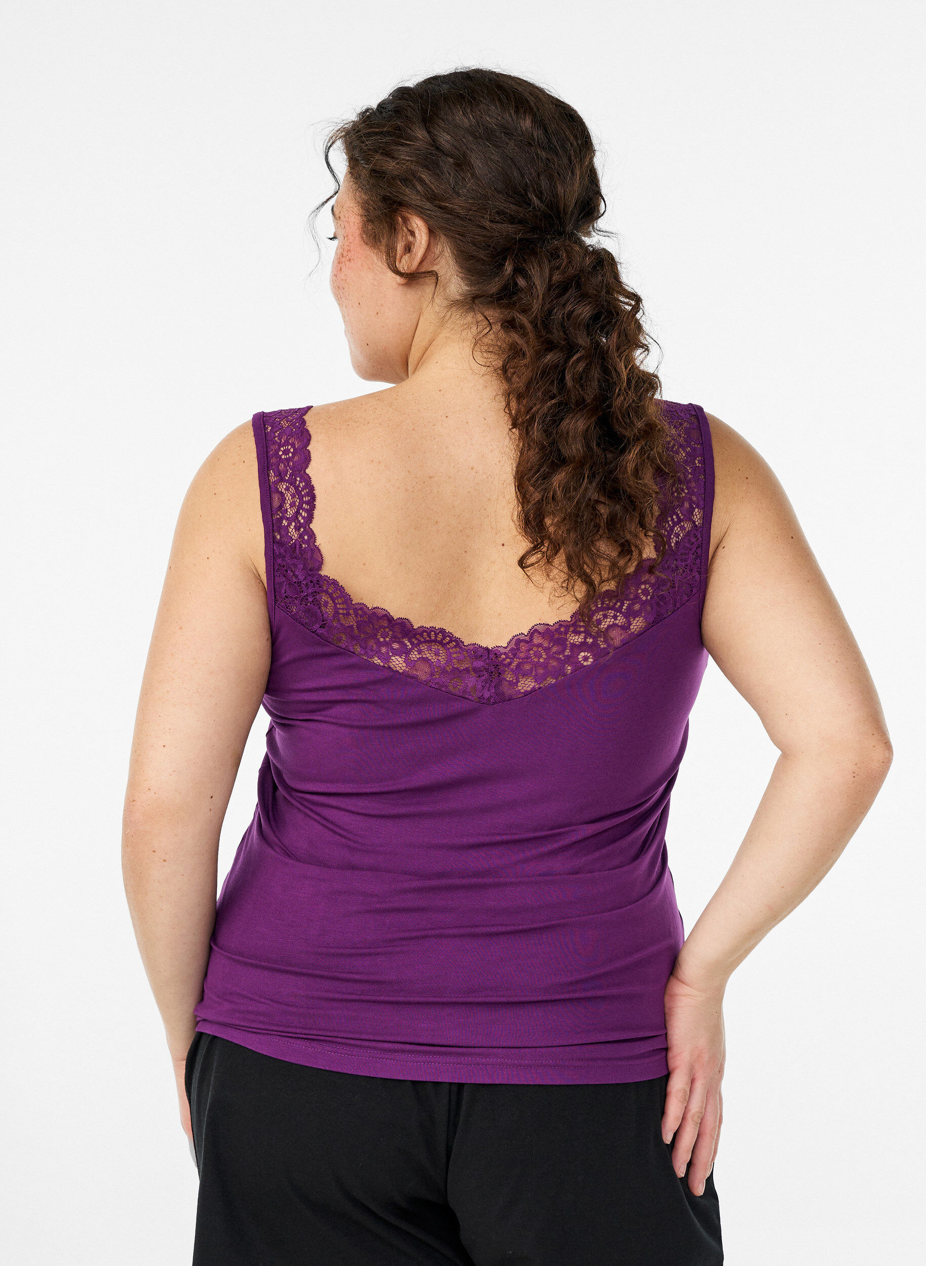 ZizziViskose top med blondekant, Lilla, Model image number 2