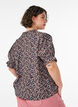 Blomstret viscosebluse med korte &aelig;rmer og smockdetaljer, Bl&aring;, Model image number 2