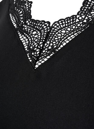 Bluse med v-hals og blondekant, Black, Packshot image number 3