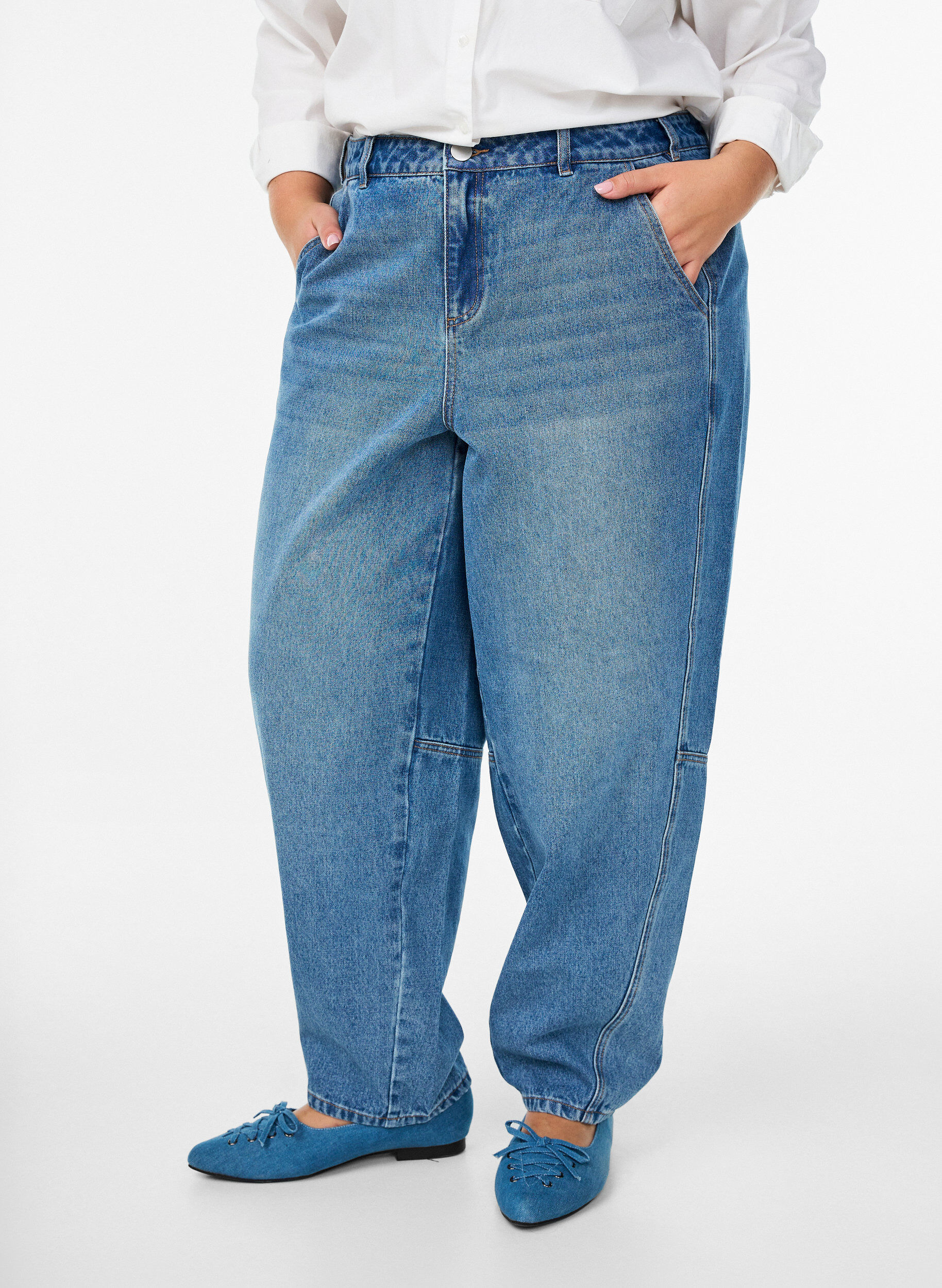 Zizzi Barrel jeans med h&oslash;j talje, Bl&aring;, Model image number 2