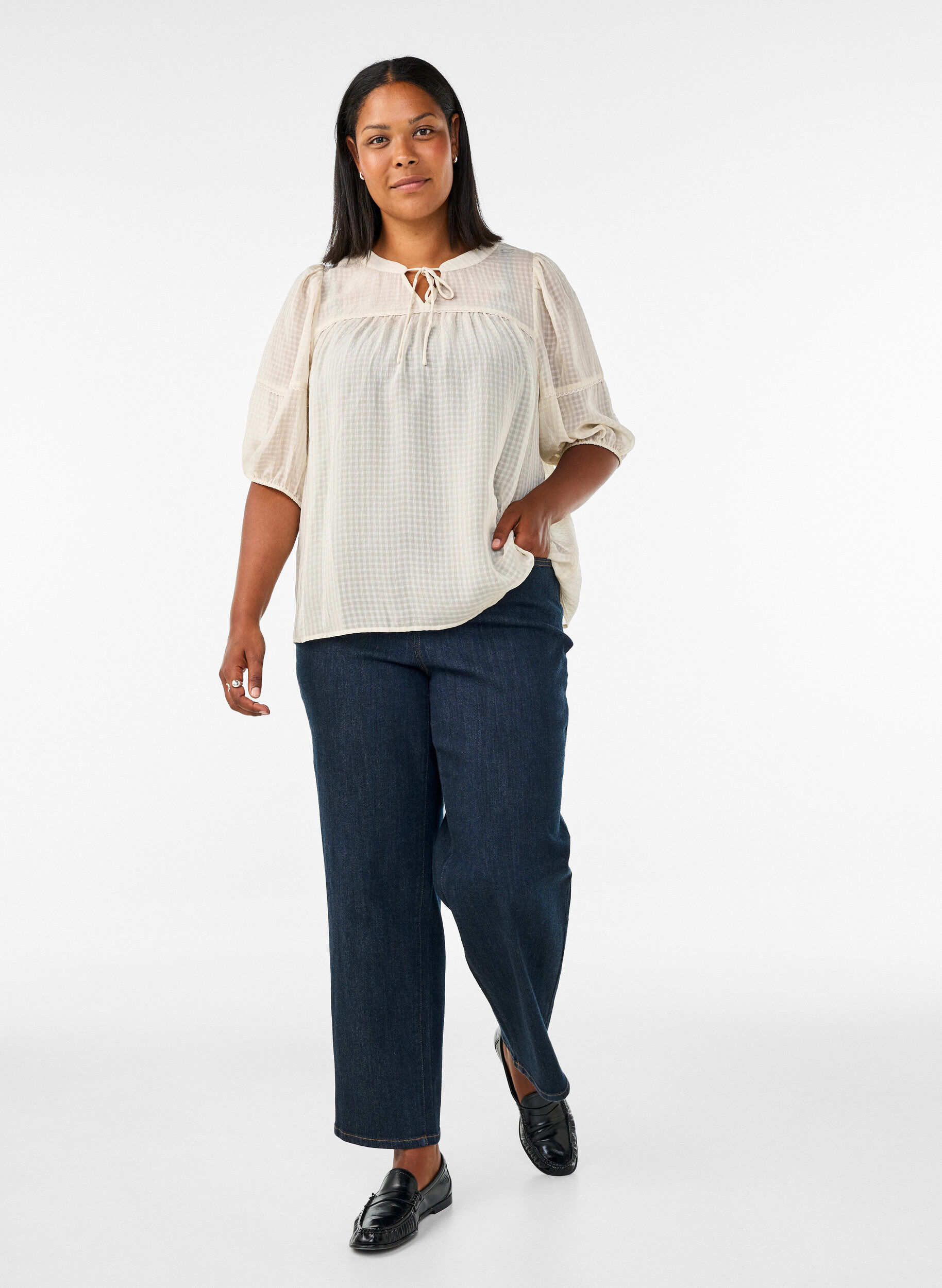 ZizziBluse i b&aelig;k og b&oslash;lge med bindeb&aring;nd, Beige, Model image number 1