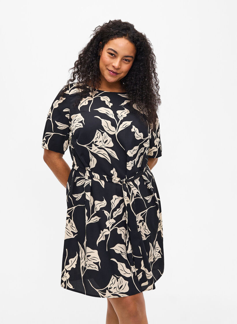 FLASH - Kortærmet kjole med bælte, Black Off White Fl., Model image number 0