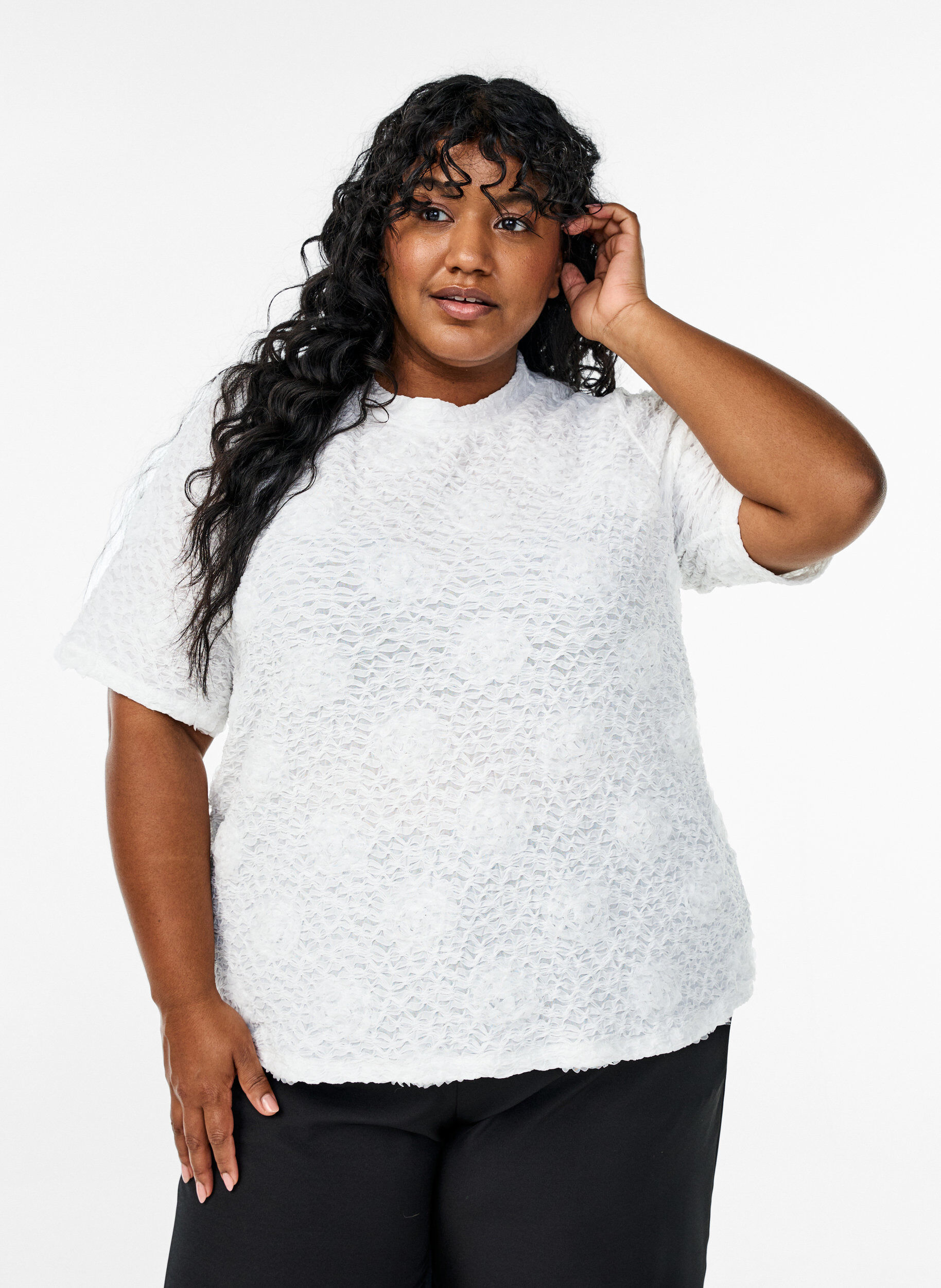 Zizzi Bluse med 3D blomster og korte &aelig;rmer, Hvid, Model image number 0