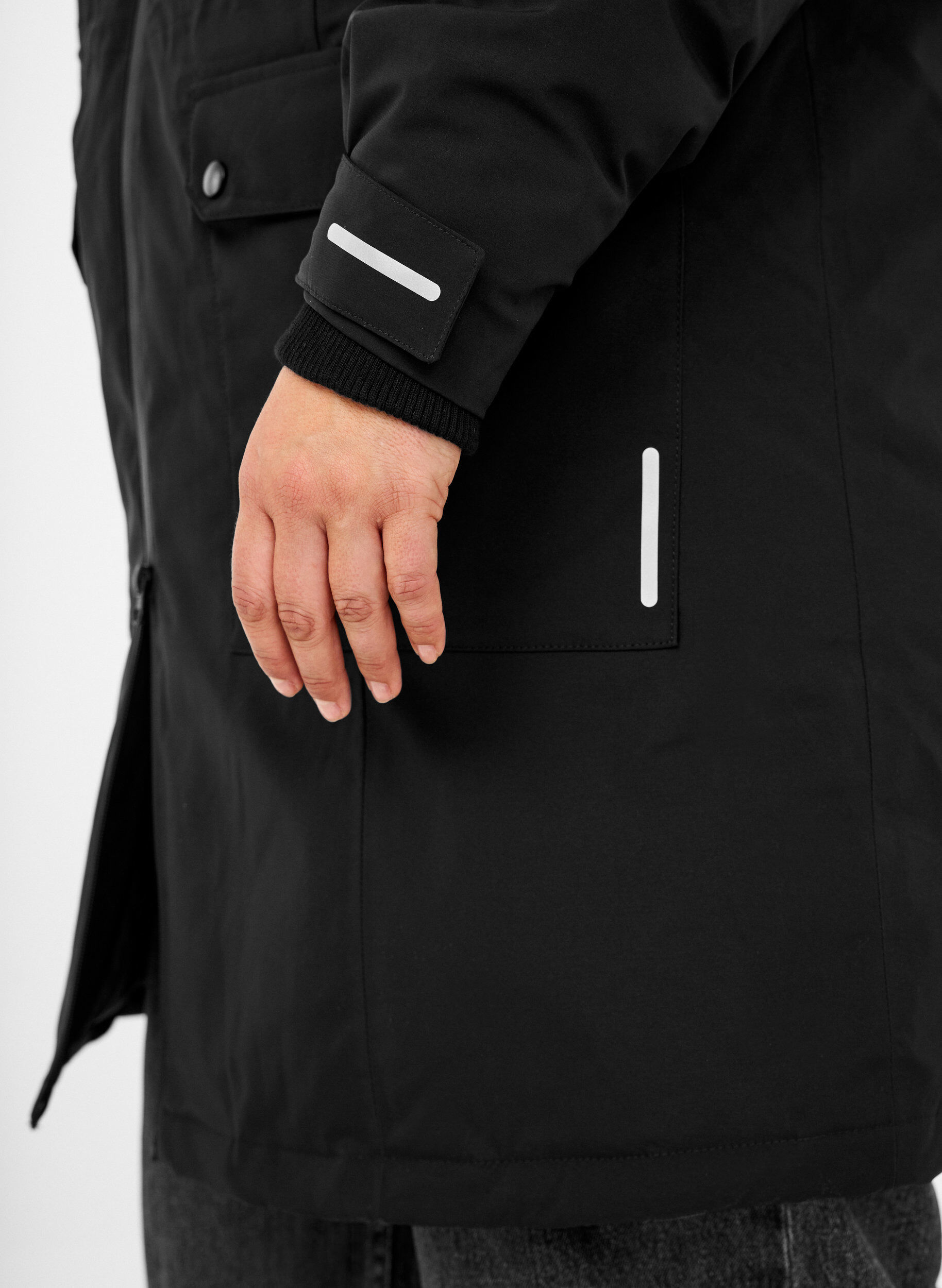 Zizzi Funktionel vinterjakke med h&aelig;tte og lommer, Sort, Model image number 3