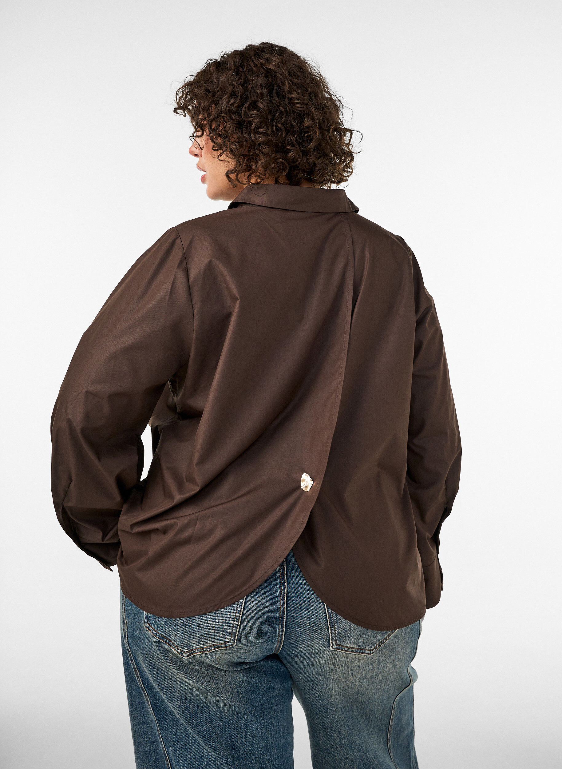 ZizziSkjorte med dekorativ rygdetalje, Brun, Model image number 2