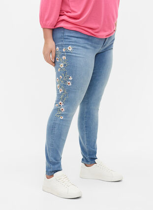 Ekstra slim Sanna jeans med broderidetalje, Light blue, Model image number 2