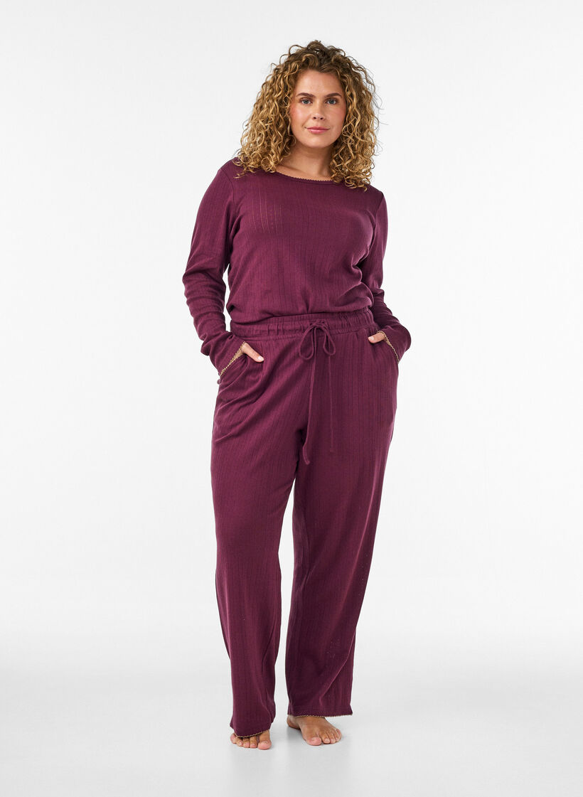 Natbluse i &oslash;kologisk bomuld med hulm&oslash;nster, M&oslash;rk Bordeaux, Model image number 1