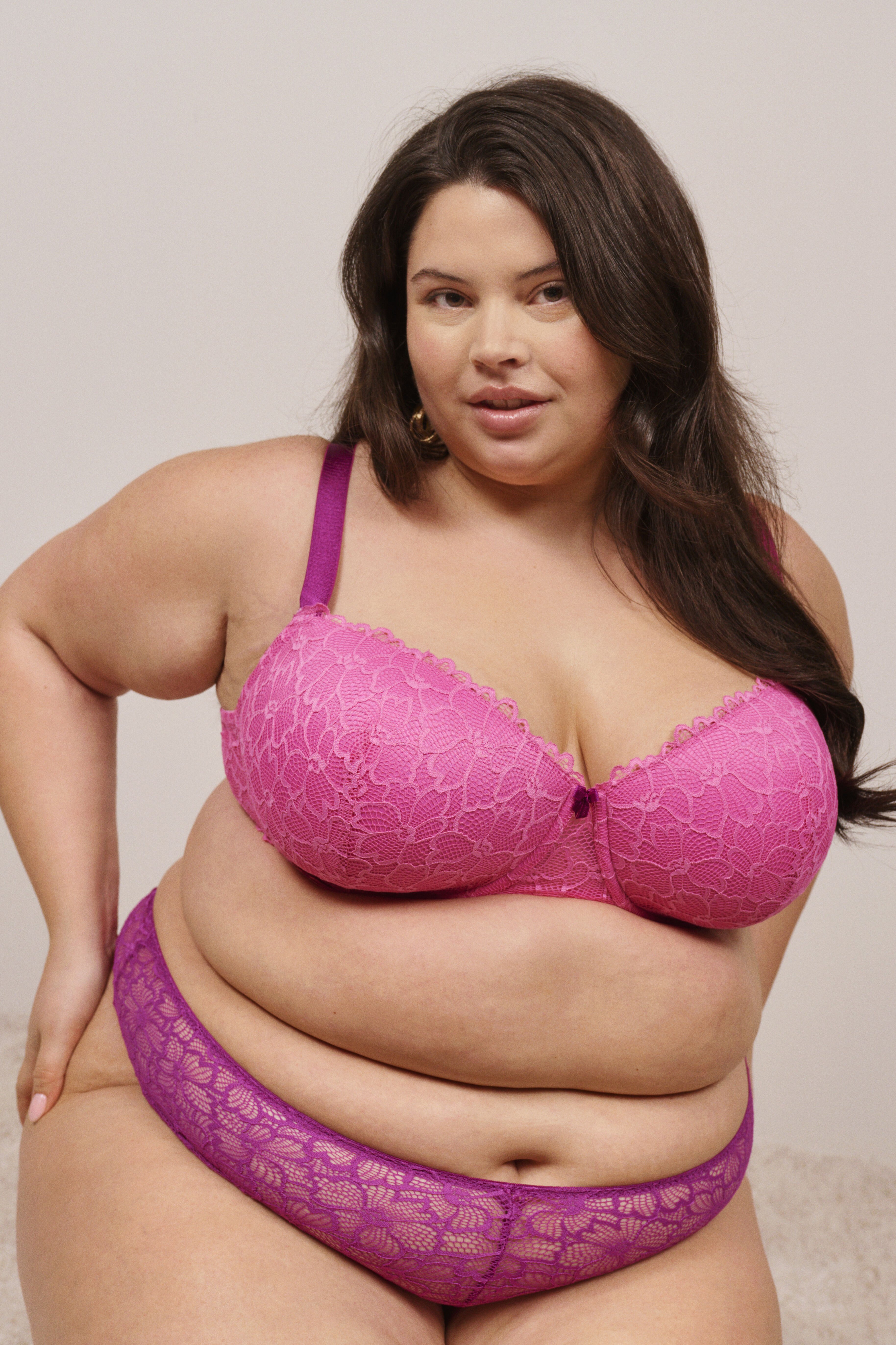 ZizziRomantisk lyser&oslash;d blondecharme, , Model