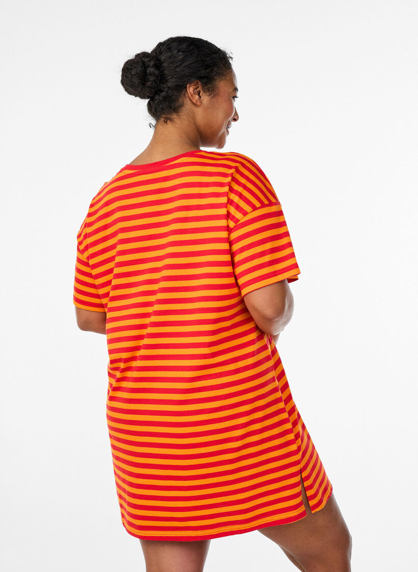 Lang stribet nat t-shirt, Rød, Model image number 2